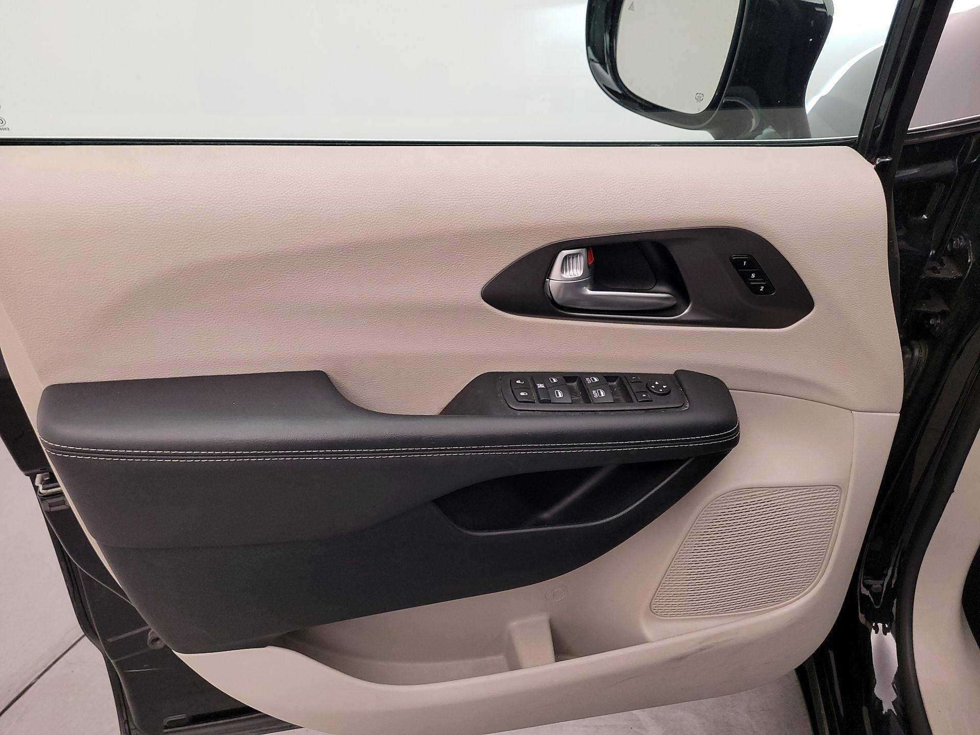 Thumbnail: 2024 Chrysler Pacifica - 12