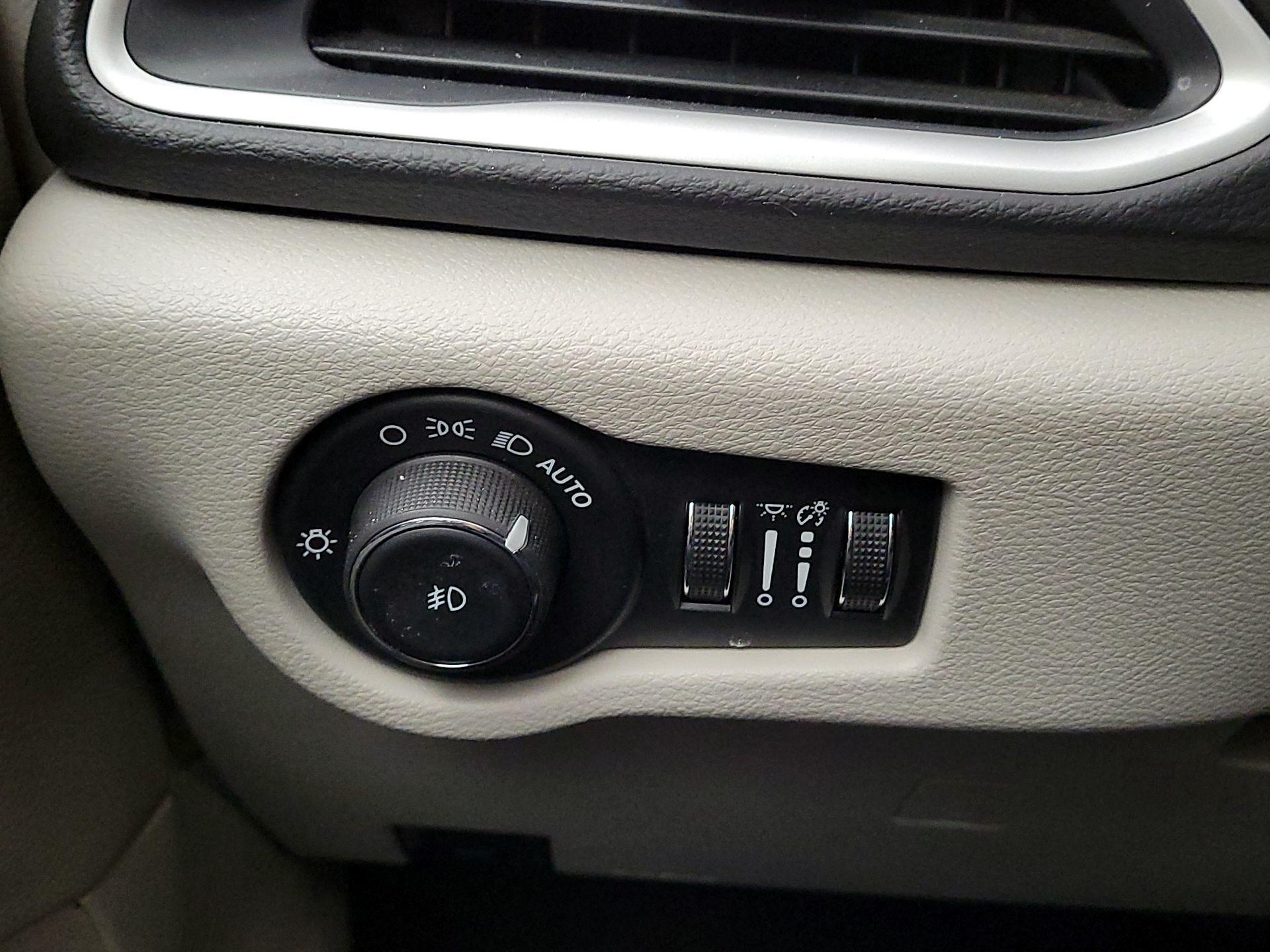 Thumbnail: 2024 Chrysler Pacifica - 13