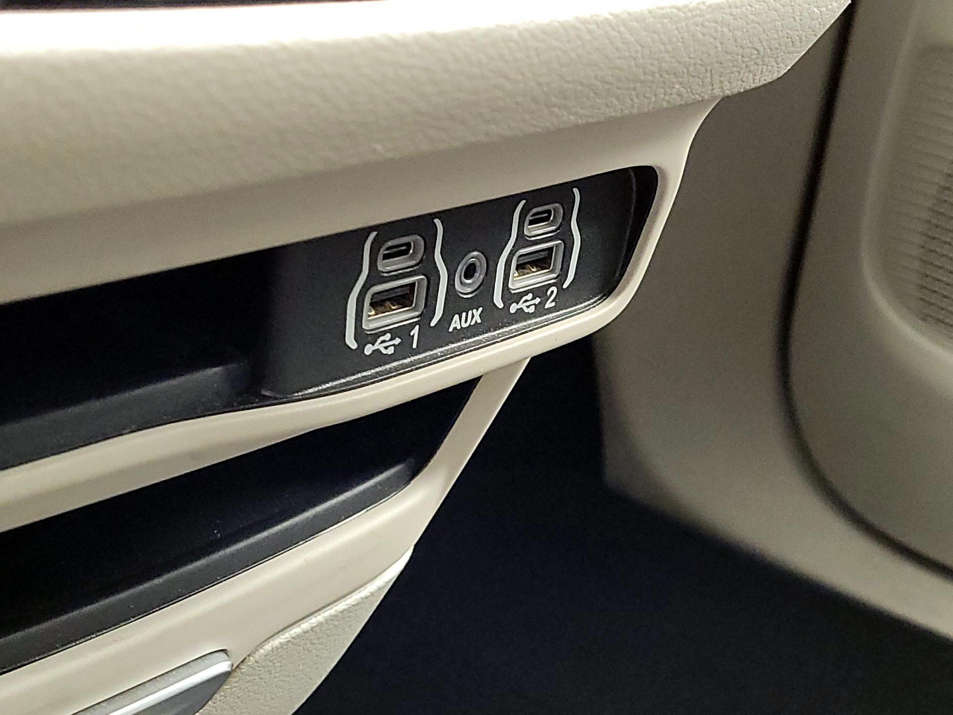 Thumbnail: 2024 Chrysler Pacifica - 18