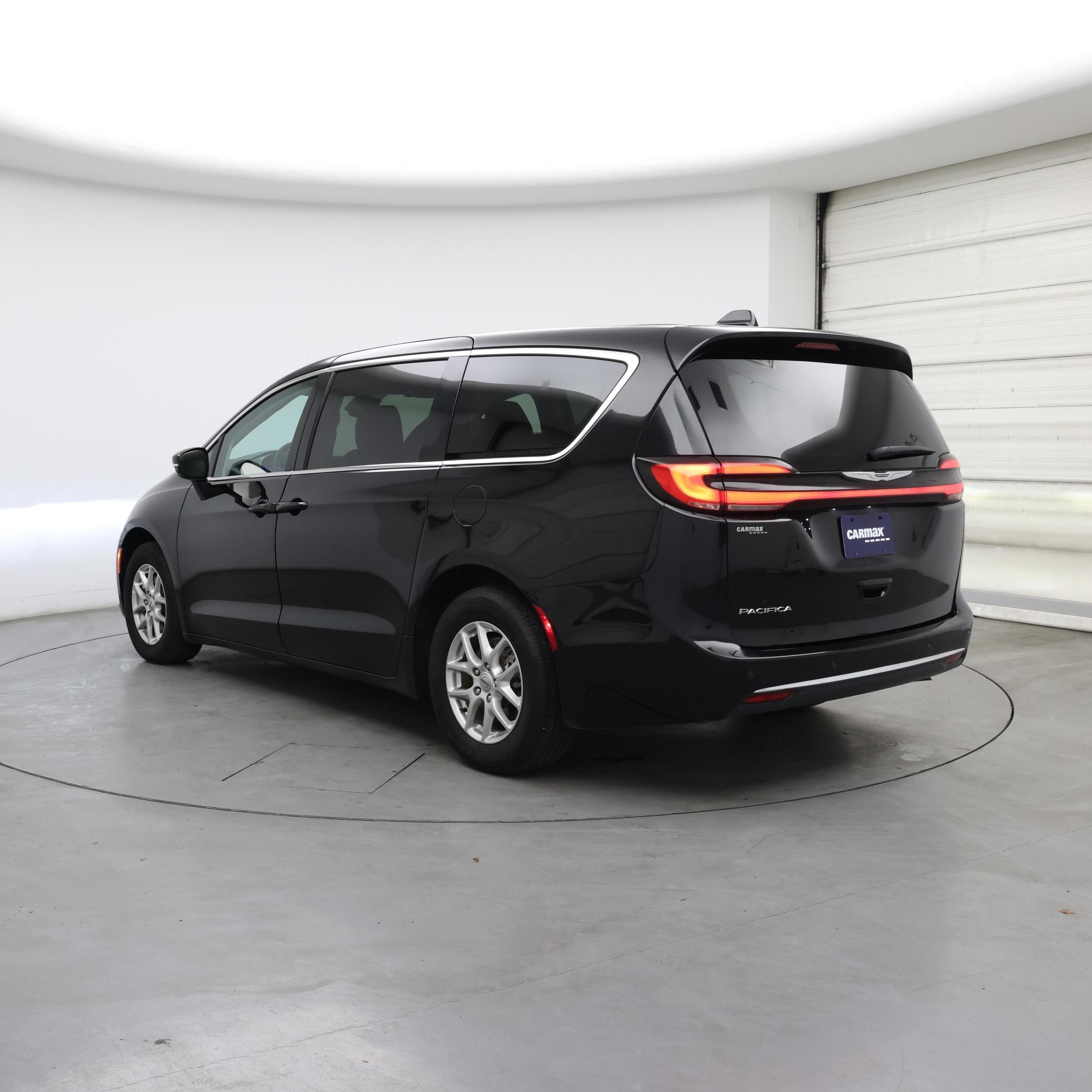 Thumbnail: 2024 Chrysler Pacifica - 2