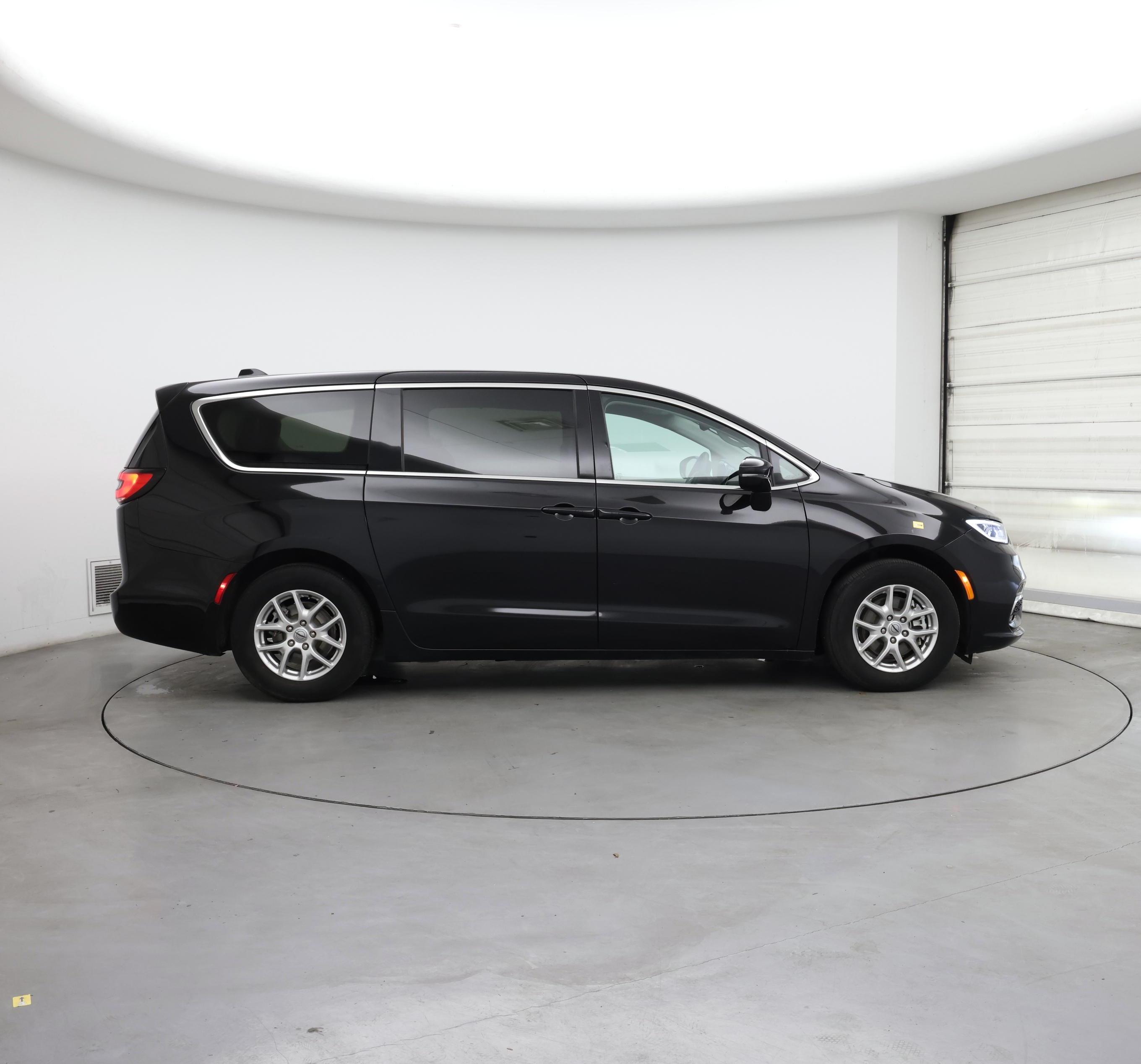 Thumbnail: 2024 Chrysler Pacifica - 7