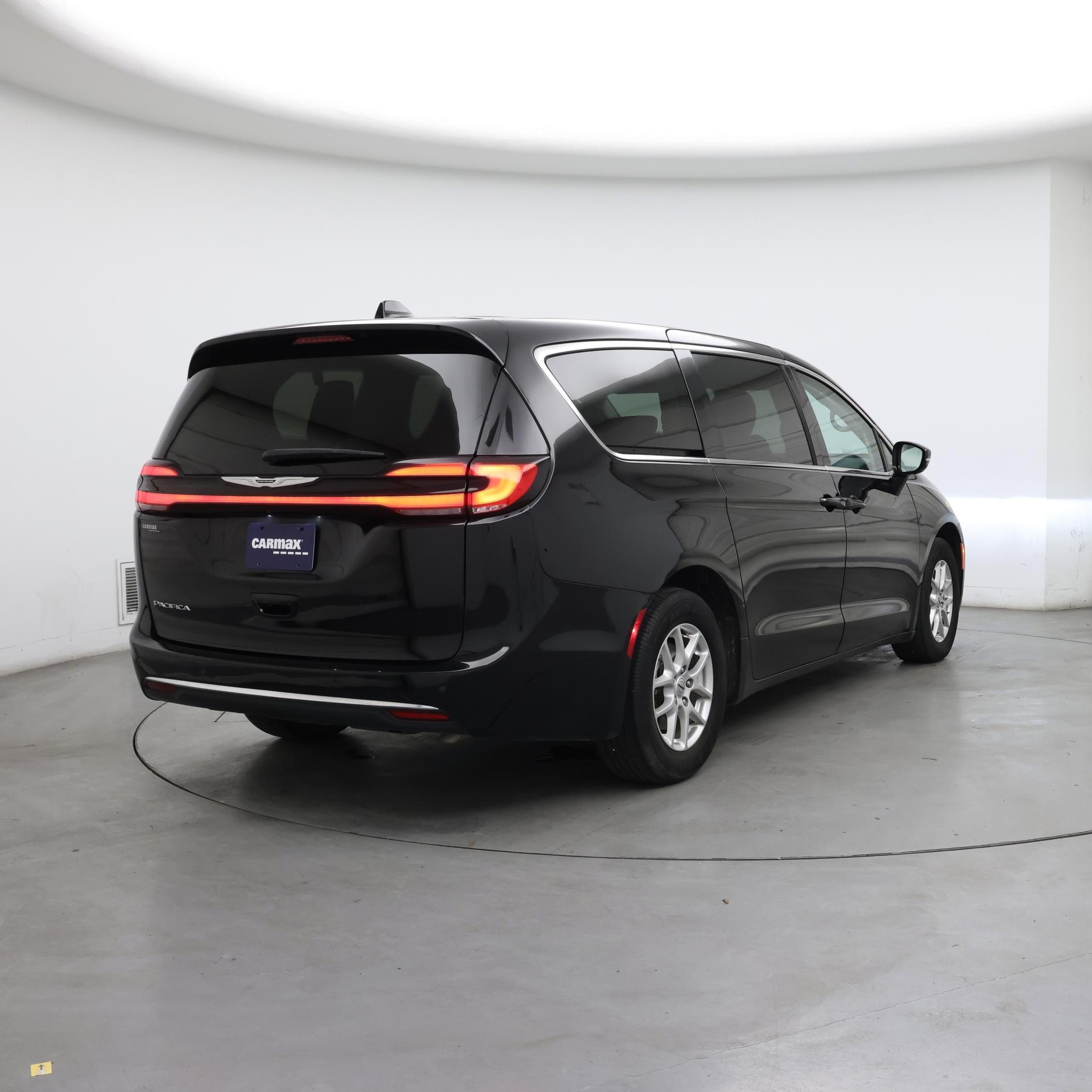 Thumbnail: 2024 Chrysler Pacifica - 8