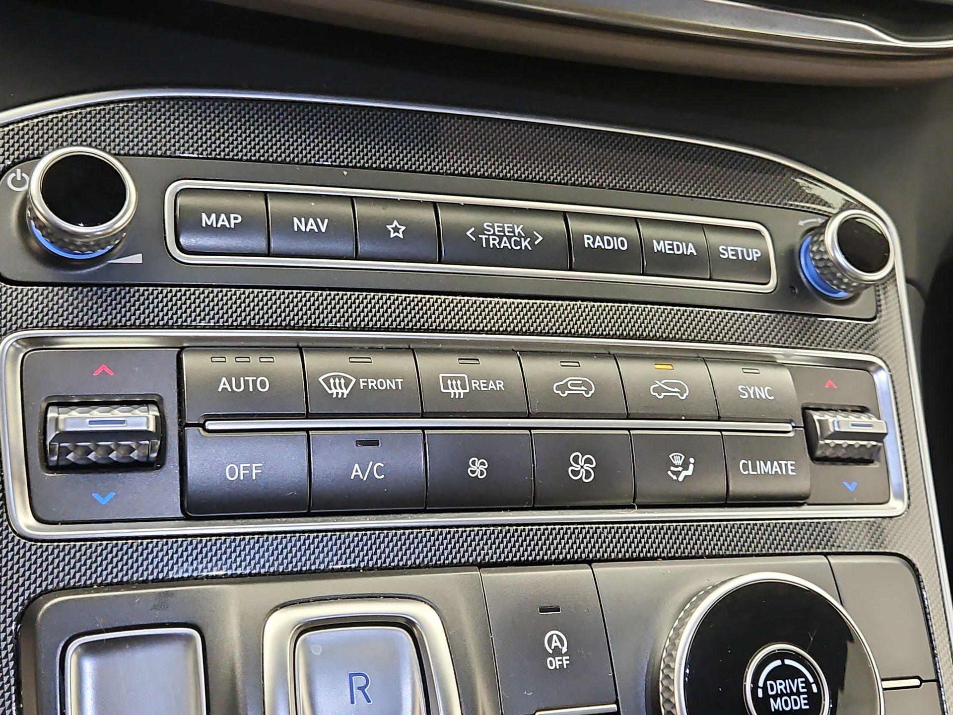 Thumbnail: 2022 Hyundai Santa Fe - 17