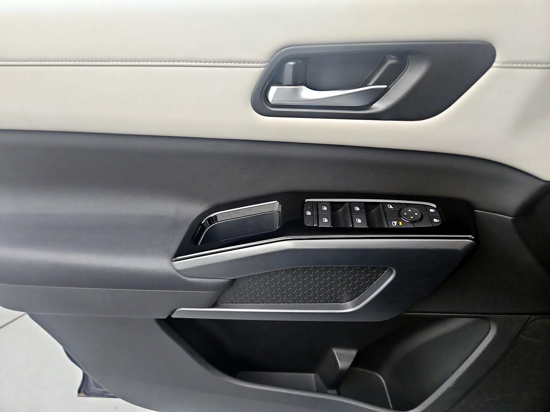 Thumbnail: 2023 INFINITI QX50 - 12