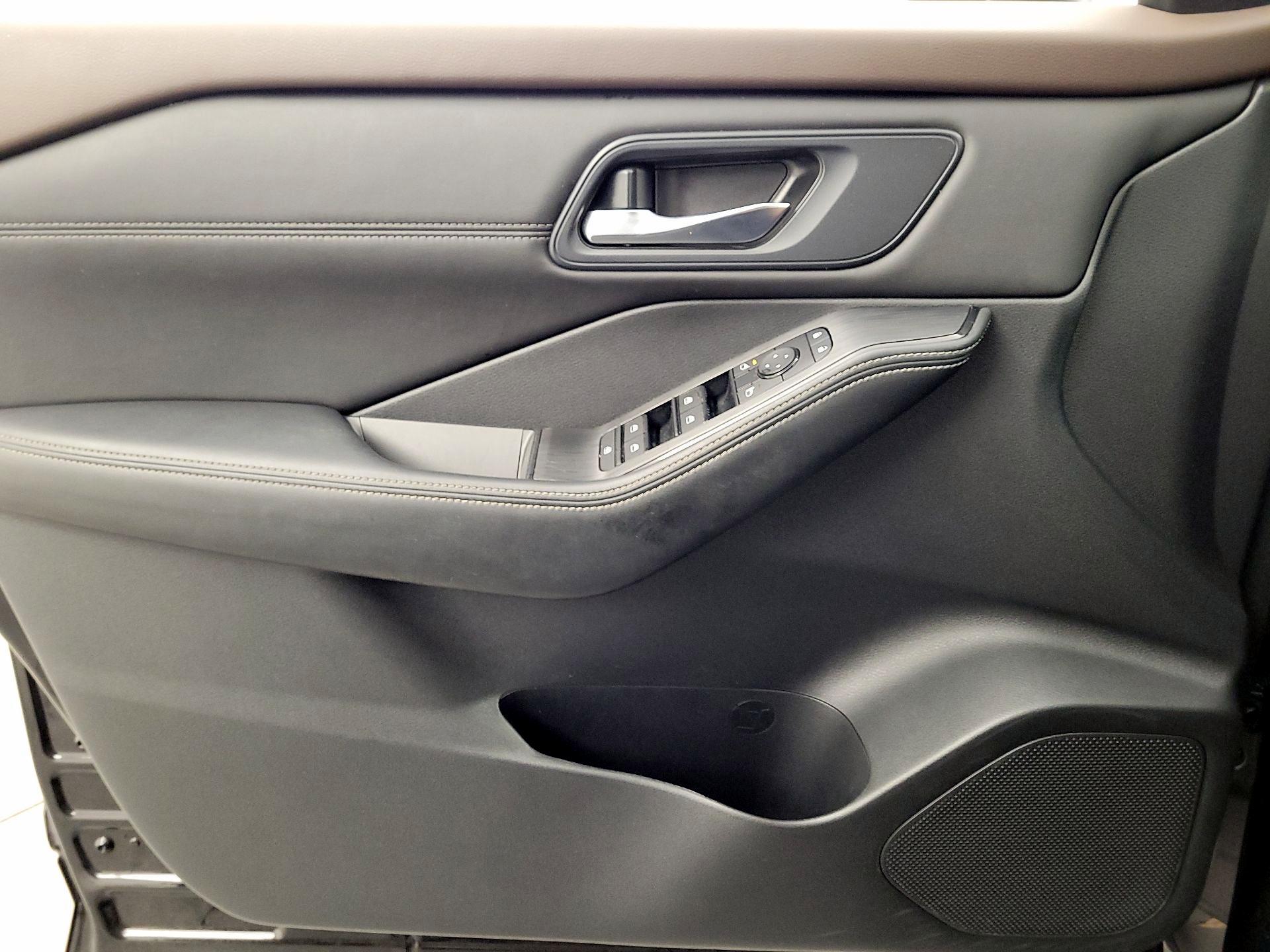 Thumbnail: 2023 Nissan Rogue - 12