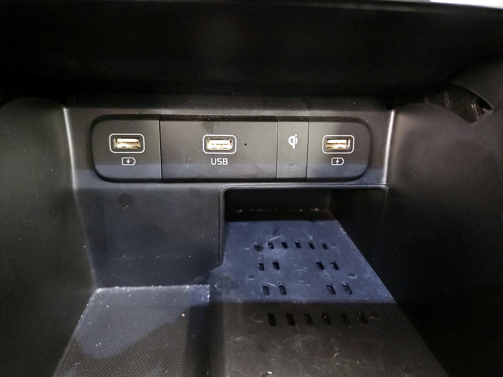 Thumbnail: 2022 Kia Sorento - 19