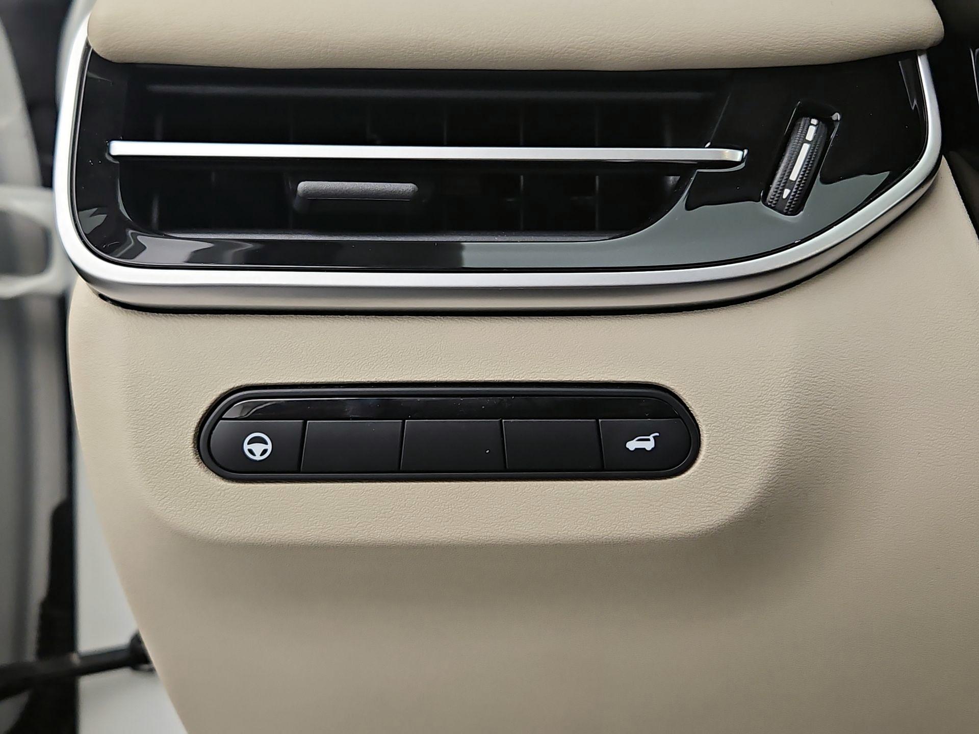 Thumbnail: 2023 INFINITI QX60 - 13