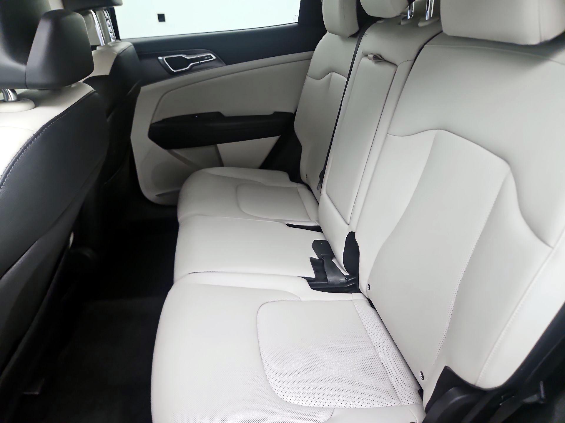 Thumbnail: 2023 Kia Sportage - 18