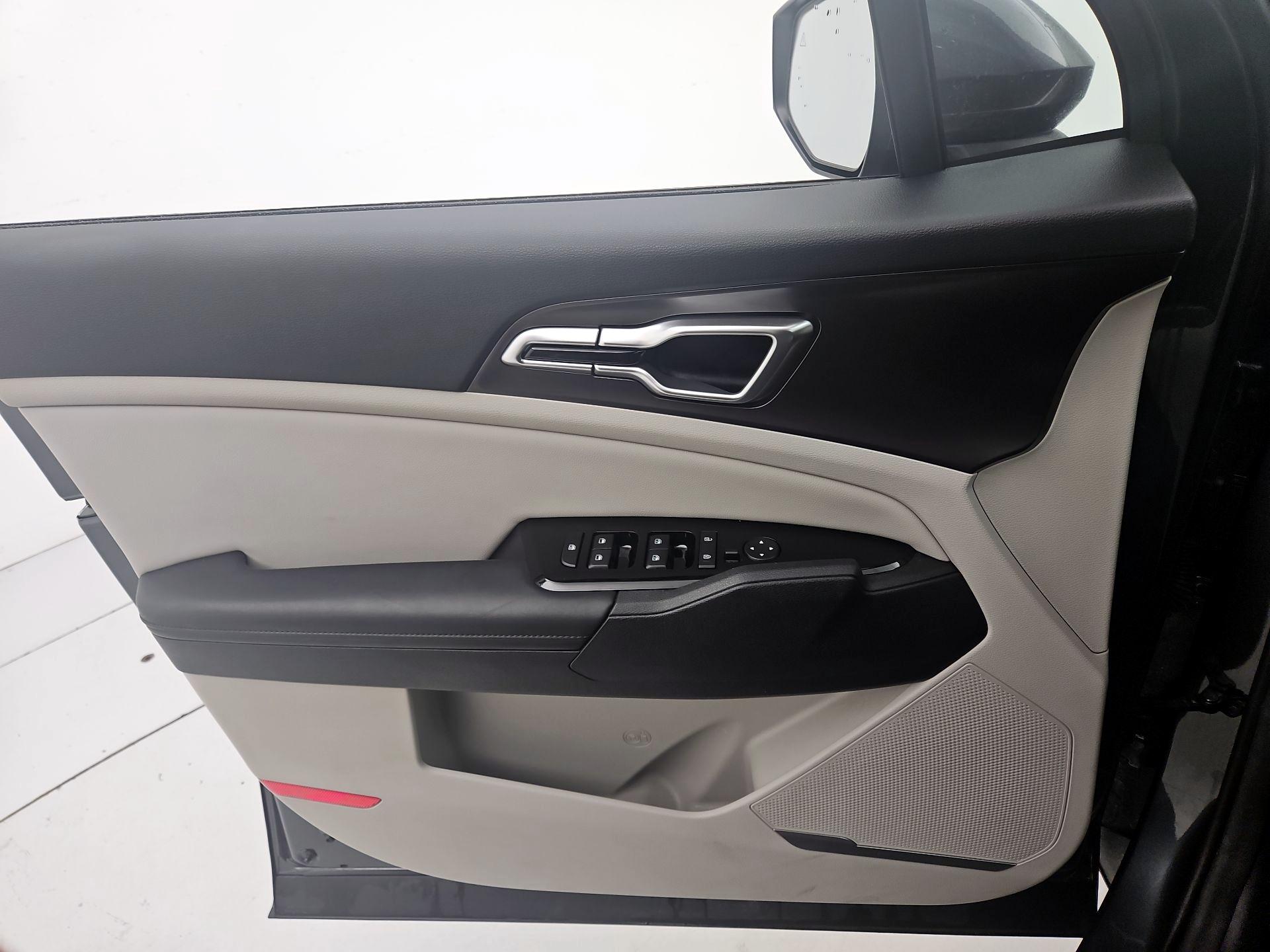 Thumbnail: 2023 Kia Sportage - 12