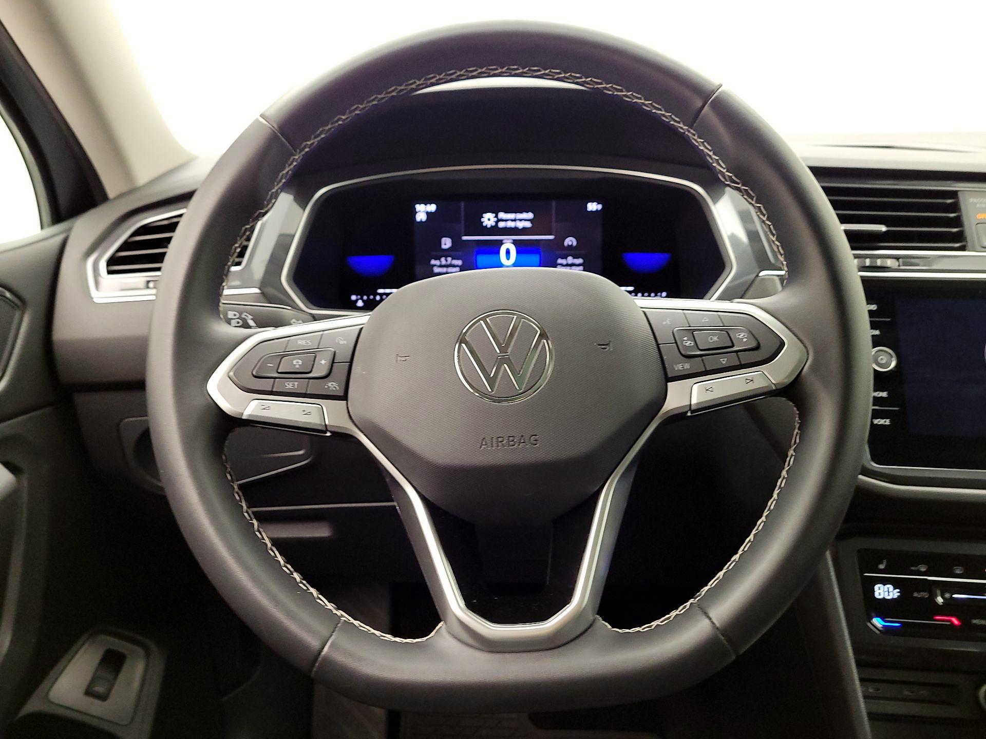 Thumbnail: 2022 Volkswagen Tiguan - 10