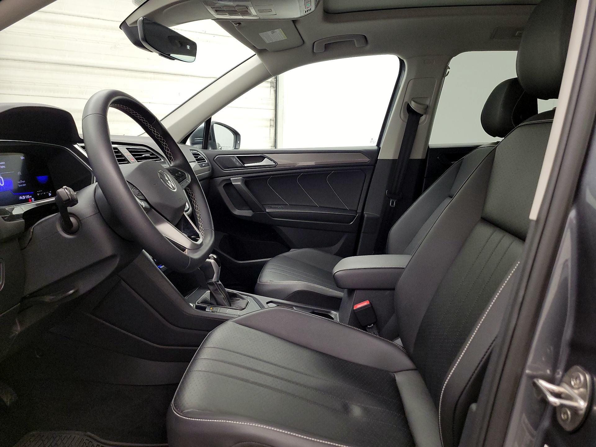 Thumbnail: 2022 Volkswagen Tiguan - 11