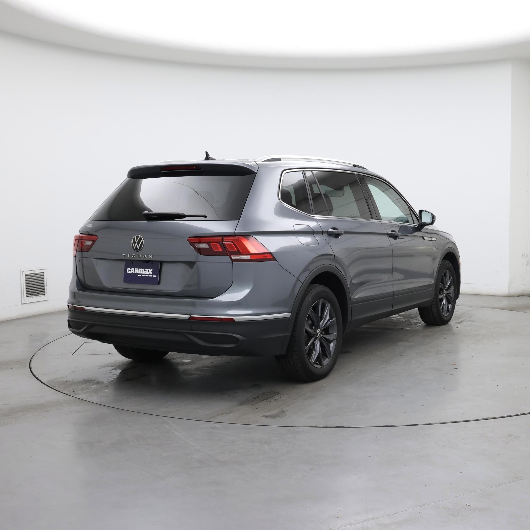 Thumbnail: 2022 Volkswagen Tiguan - 8