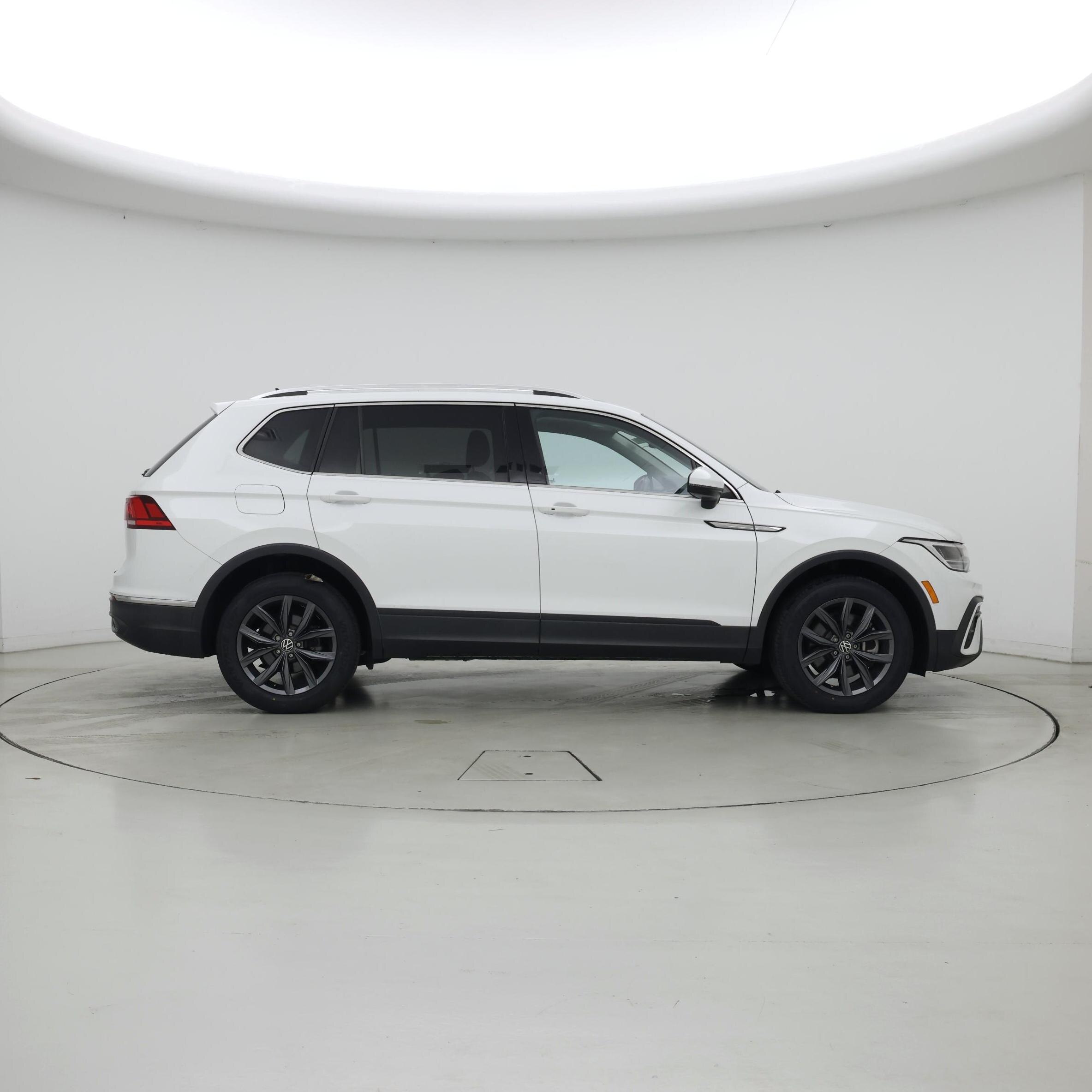 Thumbnail: 2022 Volkswagen Tiguan - 7