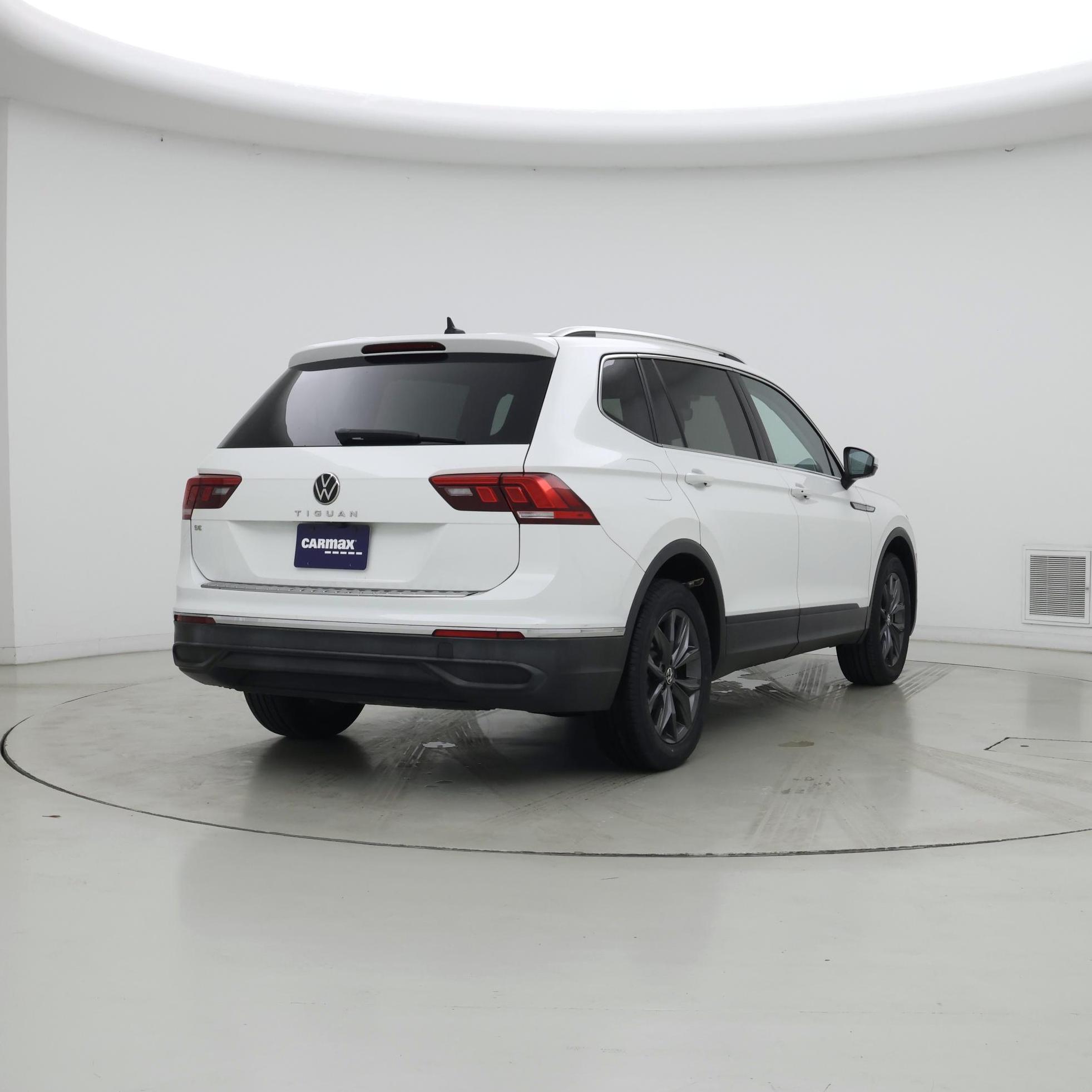 Thumbnail: 2022 Volkswagen Tiguan - 8