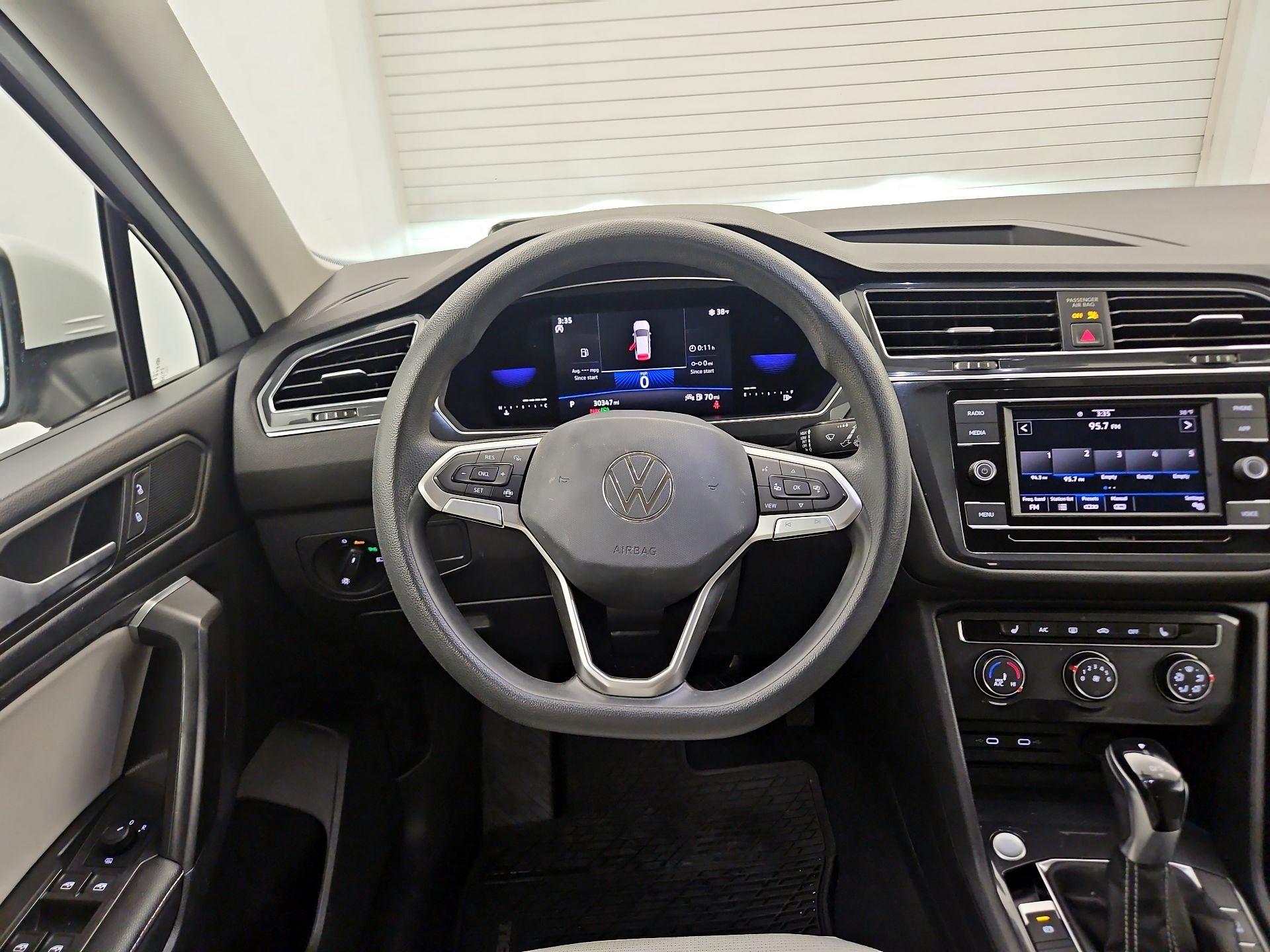 Thumbnail: 2022 Volkswagen Tiguan - 10