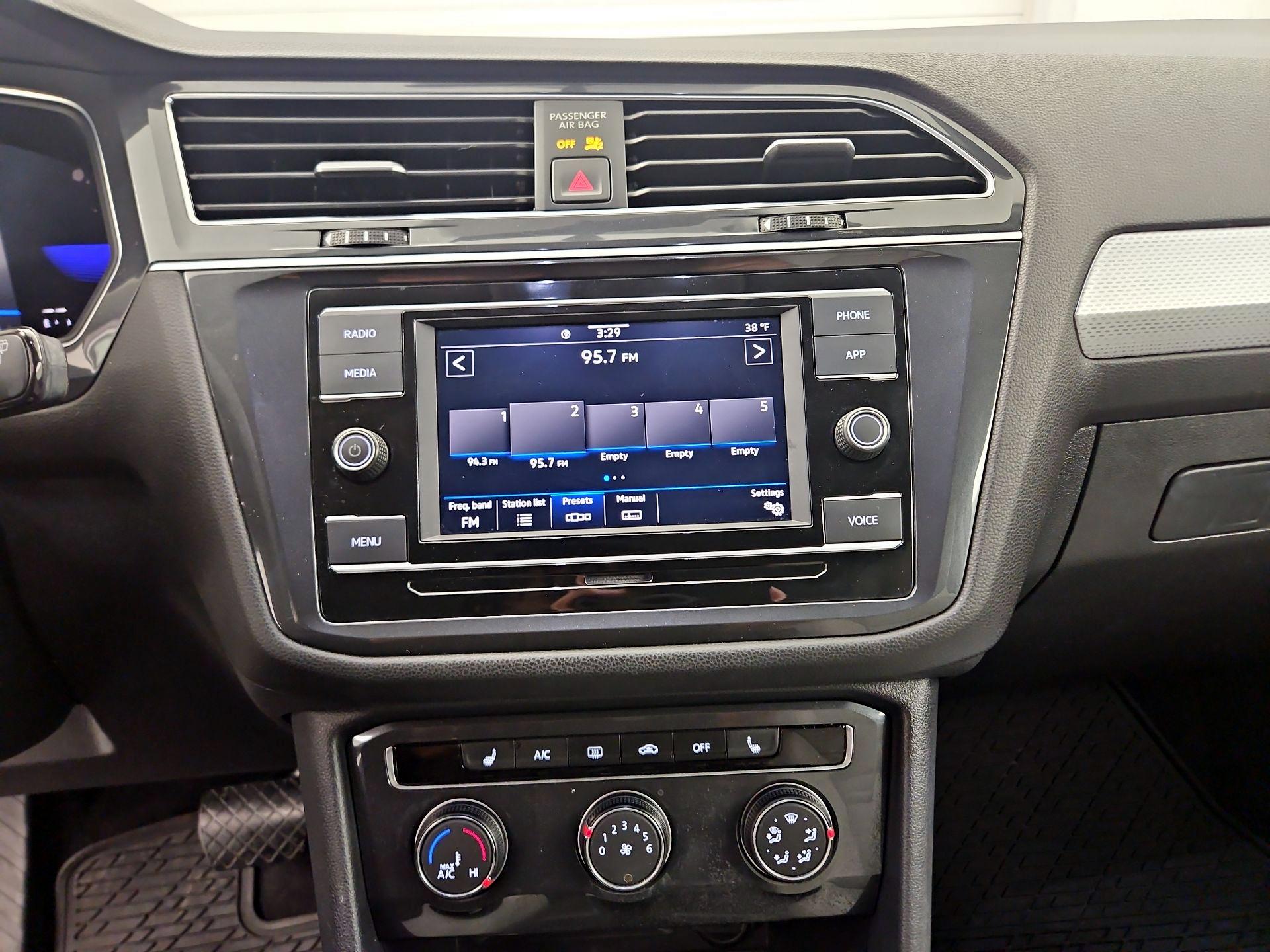 Thumbnail: 2022 Volkswagen Tiguan - 15