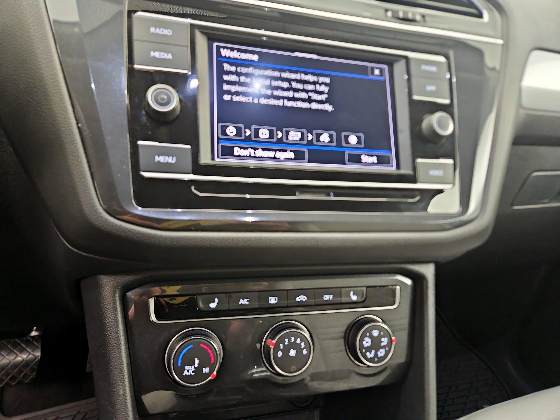 Thumbnail: 2022 Volkswagen Tiguan - 16