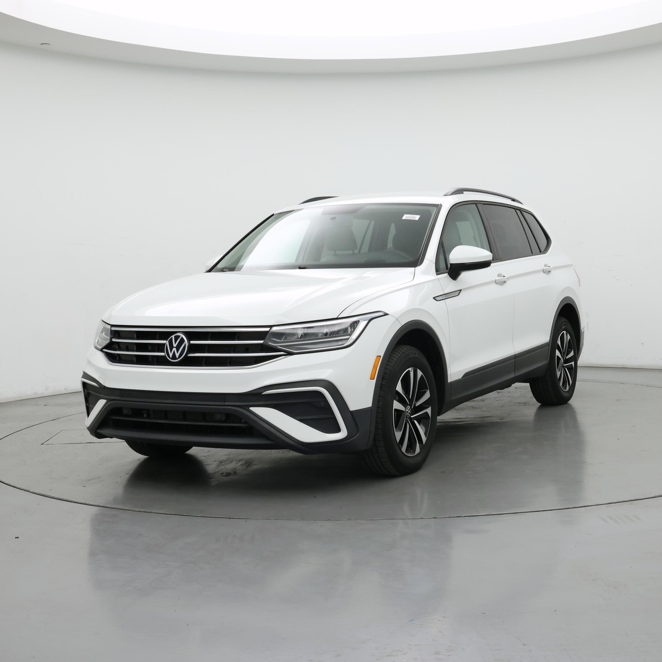 Thumbnail: 2022 Volkswagen Tiguan - 4