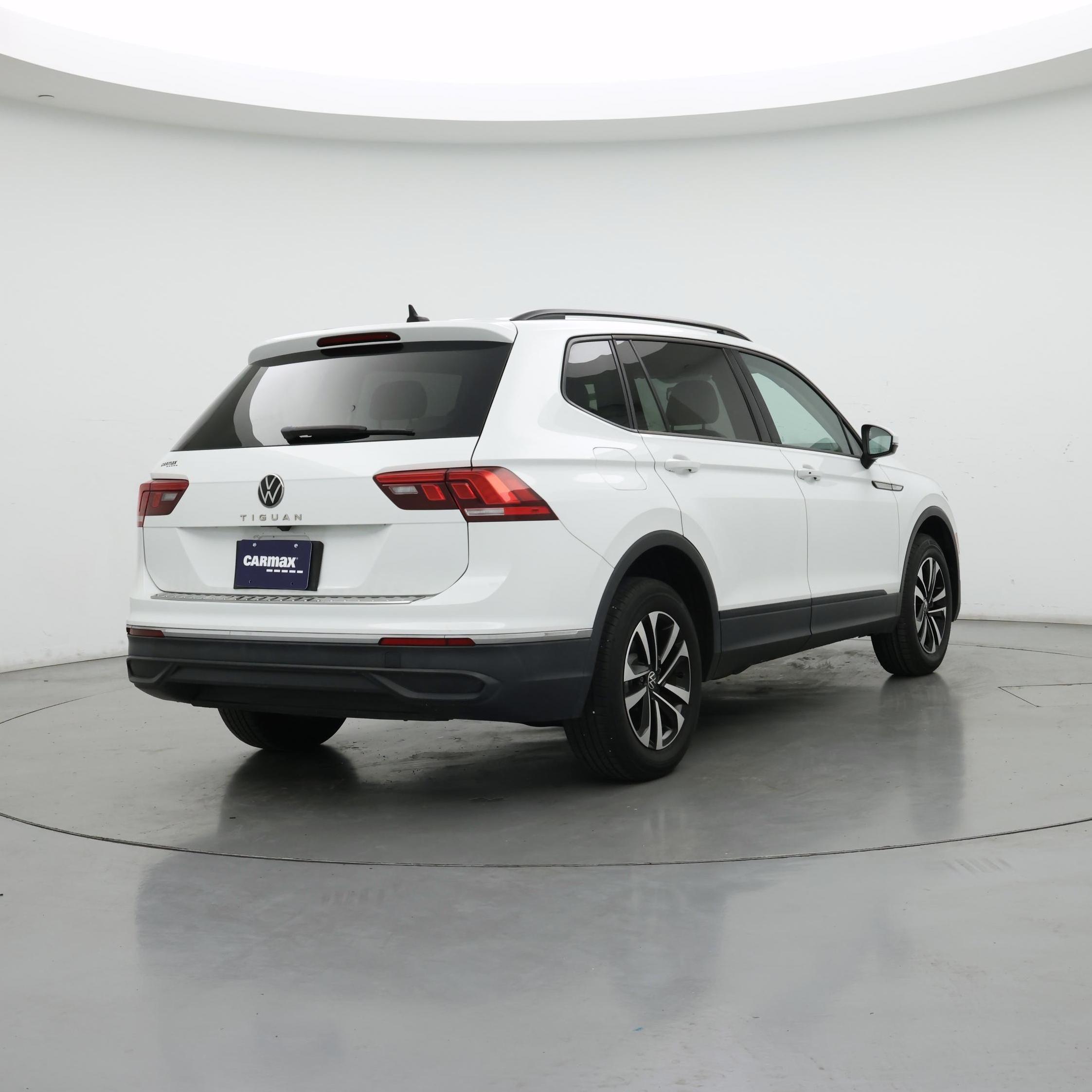 Thumbnail: 2022 Volkswagen Tiguan - 8