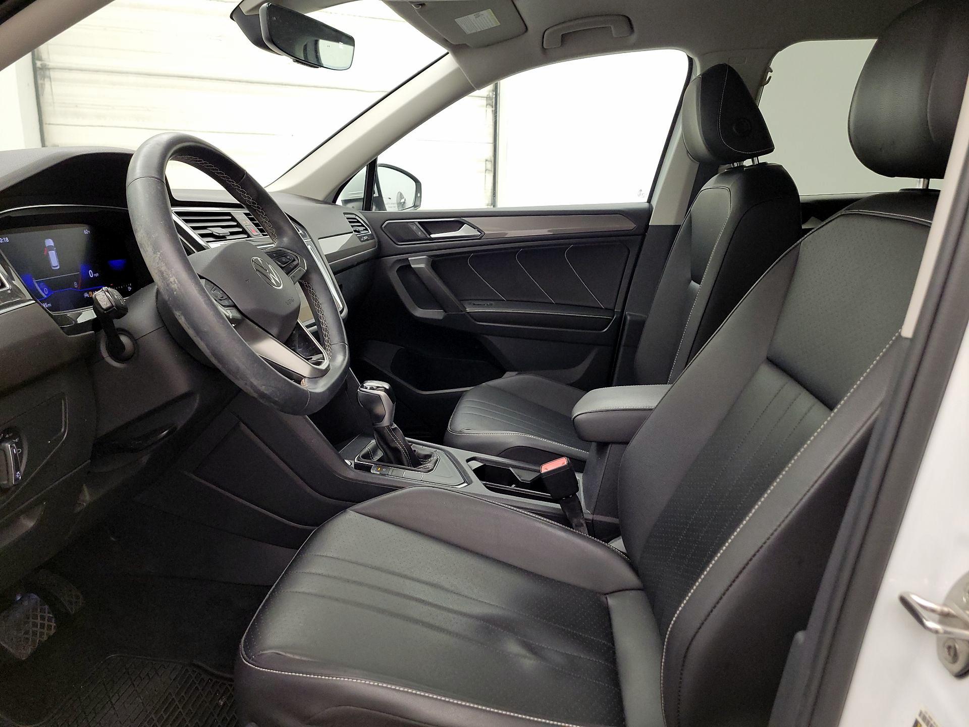 Thumbnail: 2022 Volkswagen Tiguan - 11