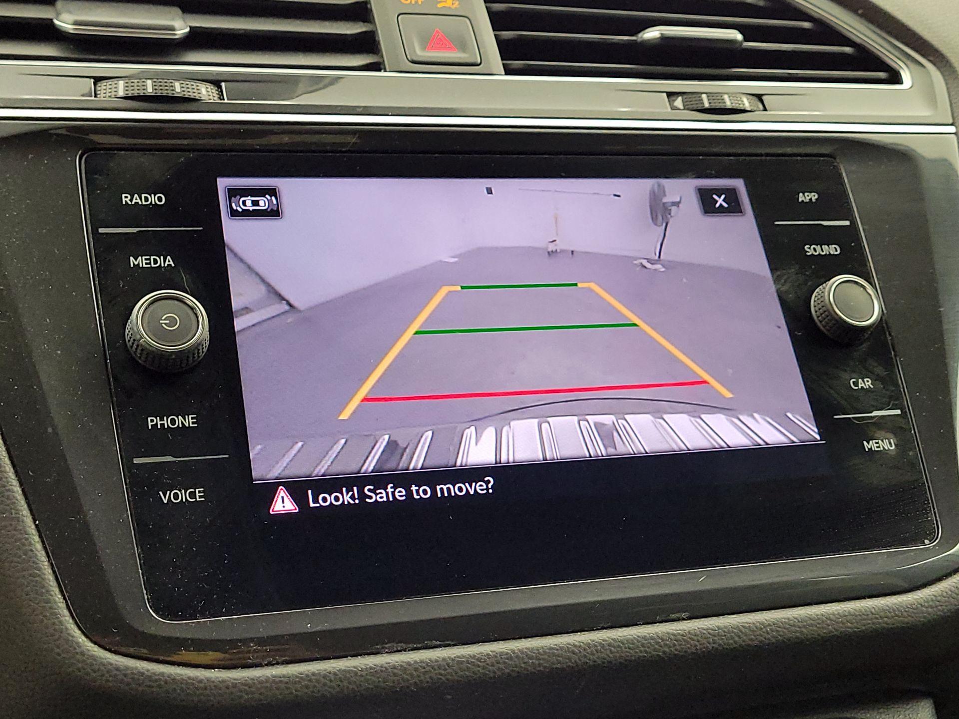 Thumbnail: 2022 Volkswagen Tiguan - 14