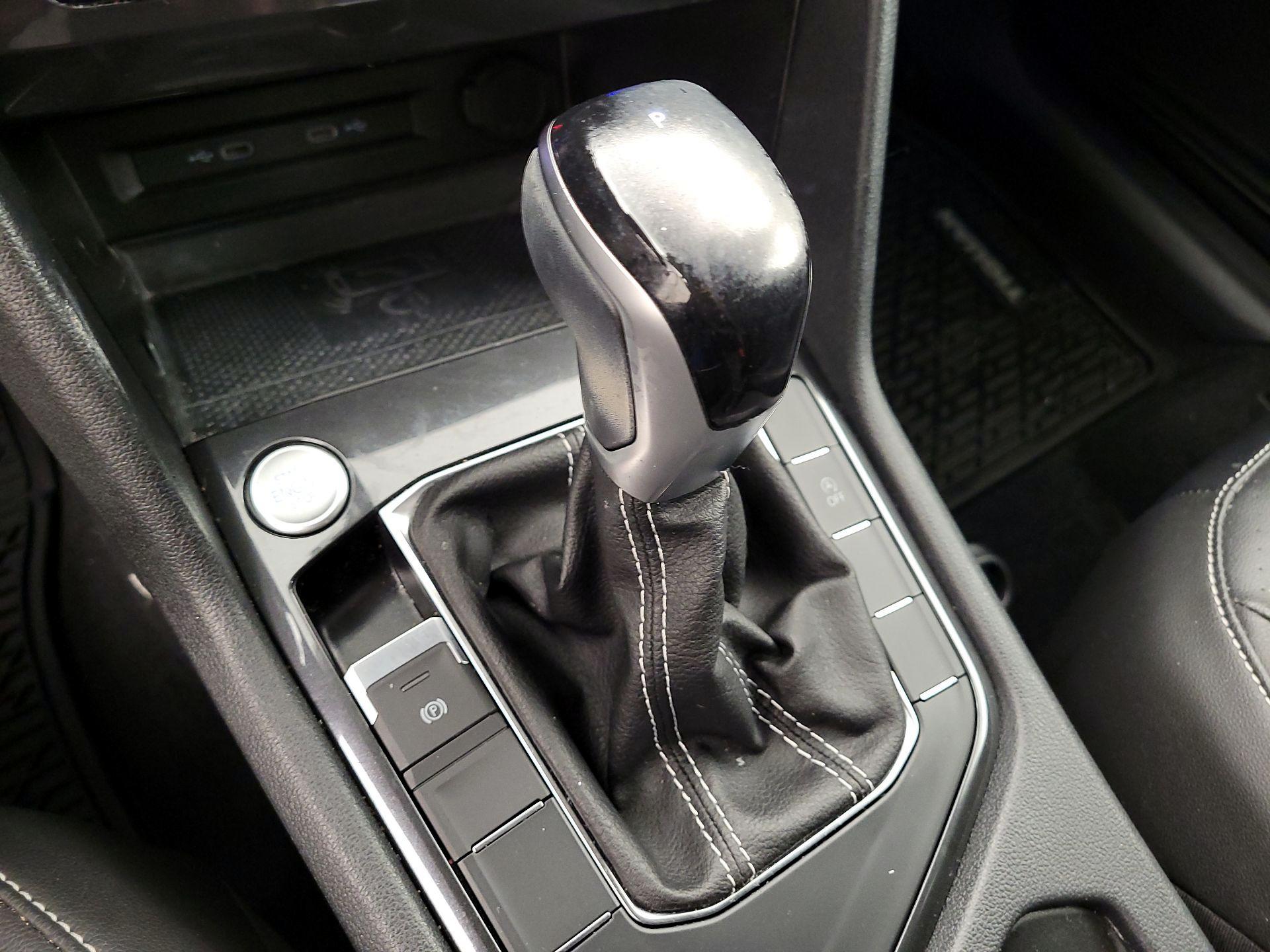 Thumbnail: 2022 Volkswagen Tiguan - 17