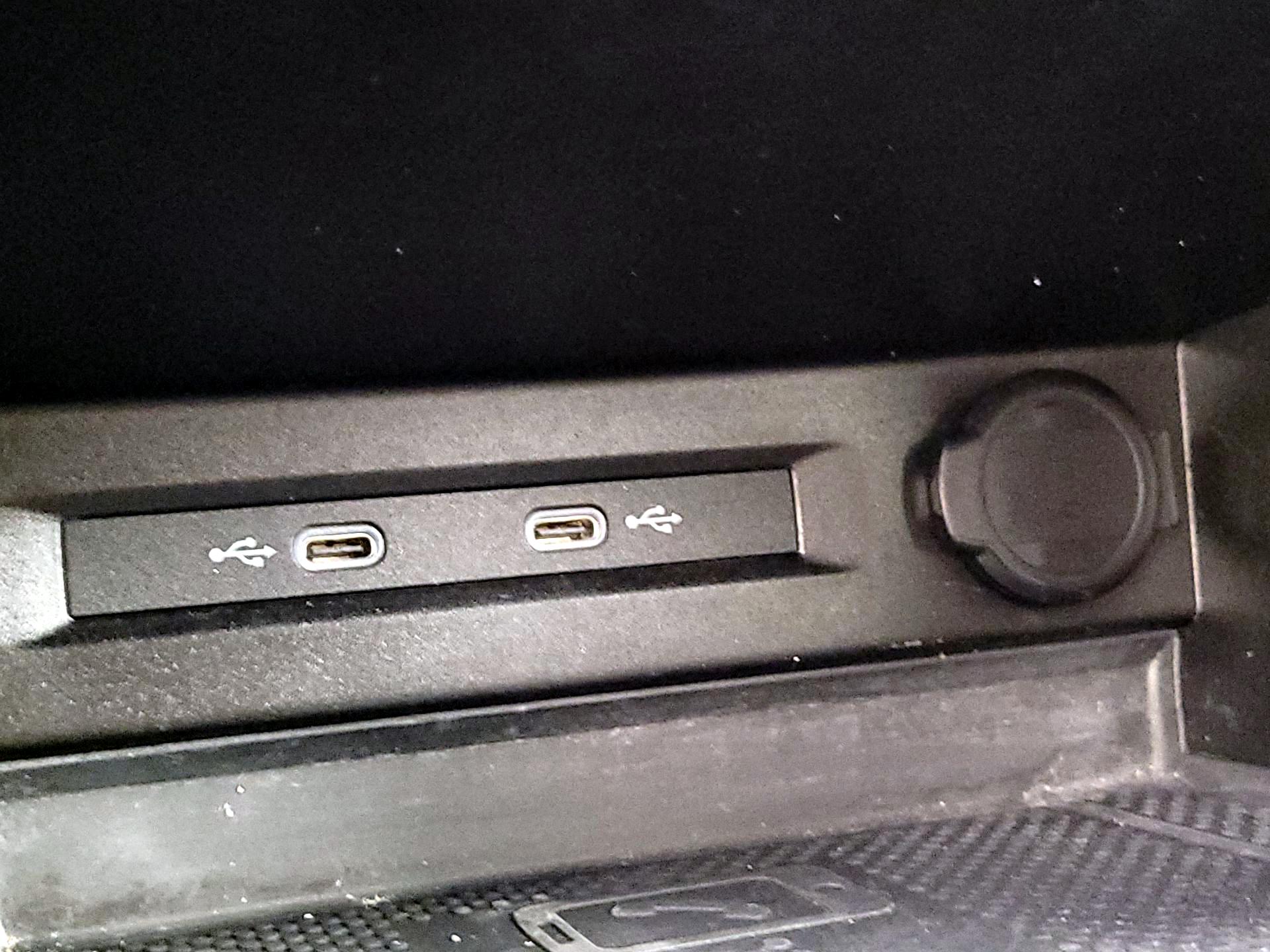 Thumbnail: 2022 Volkswagen Tiguan - 18