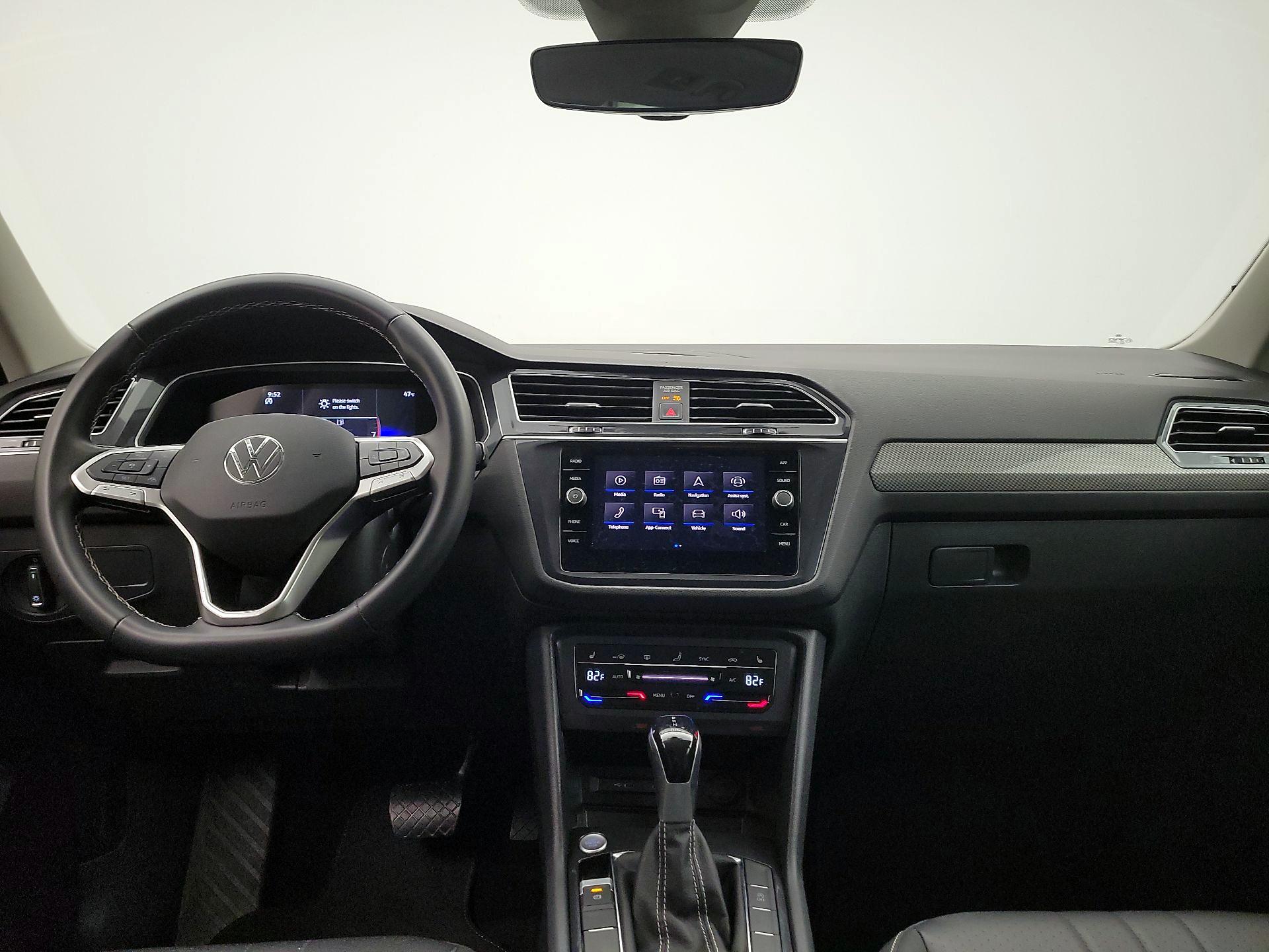 Thumbnail: 2024 Volkswagen Tiguan - 9