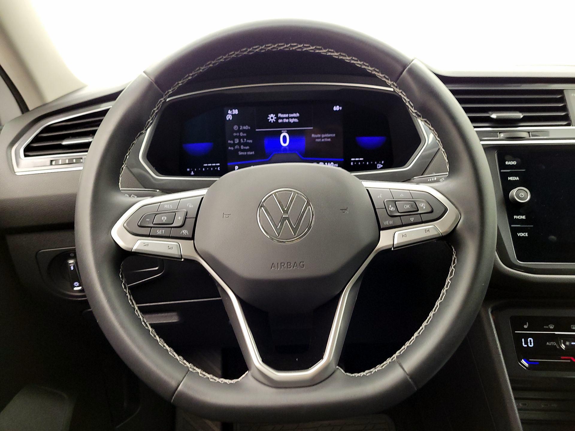 Thumbnail: 2022 Volkswagen Tiguan - 10