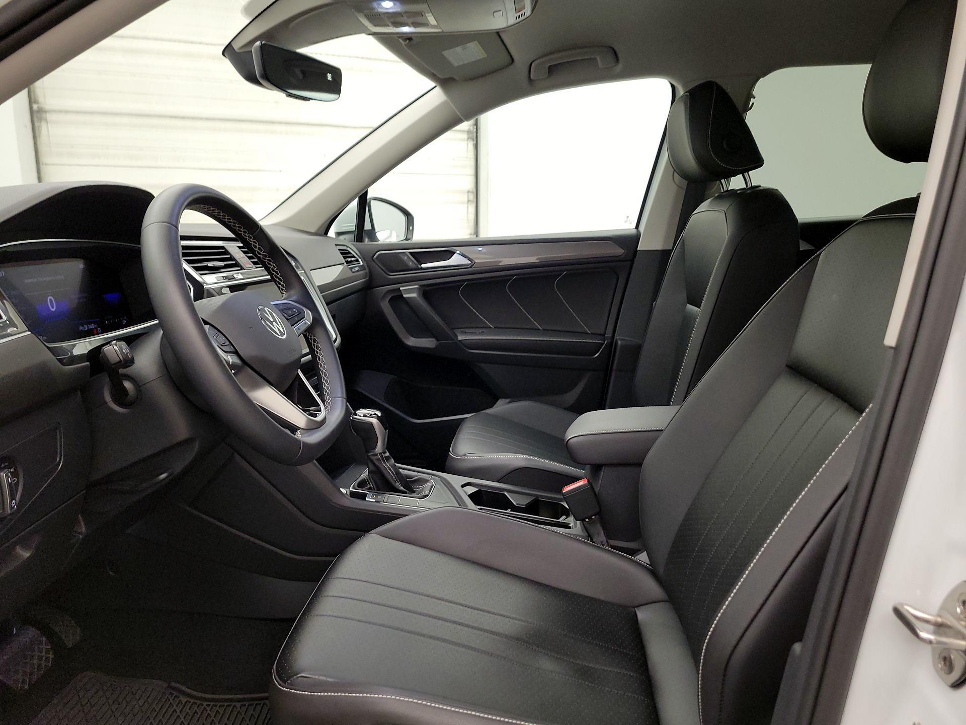 Thumbnail: 2022 Volkswagen Tiguan - 11