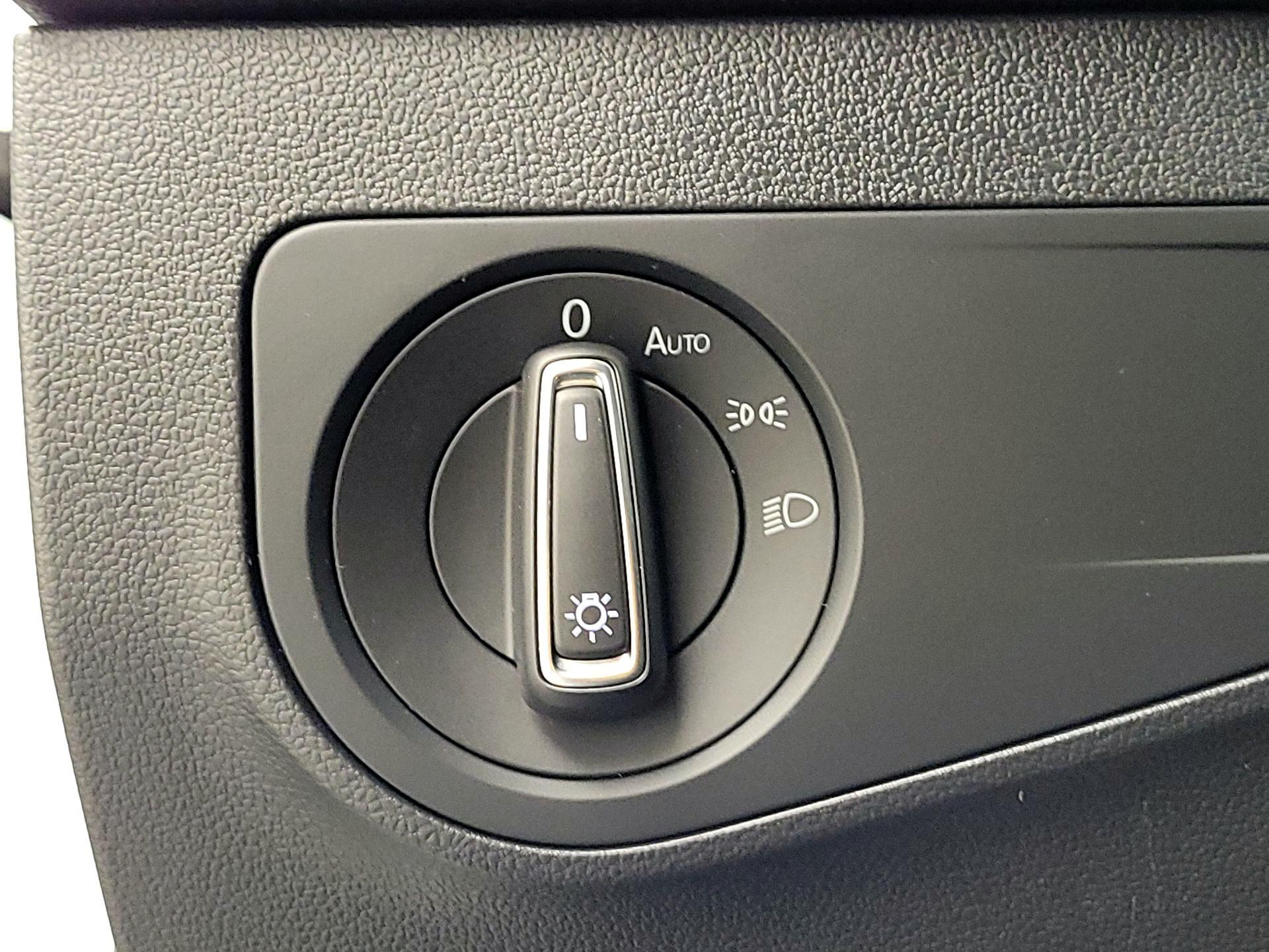 Thumbnail: 2022 Volkswagen Tiguan - 13