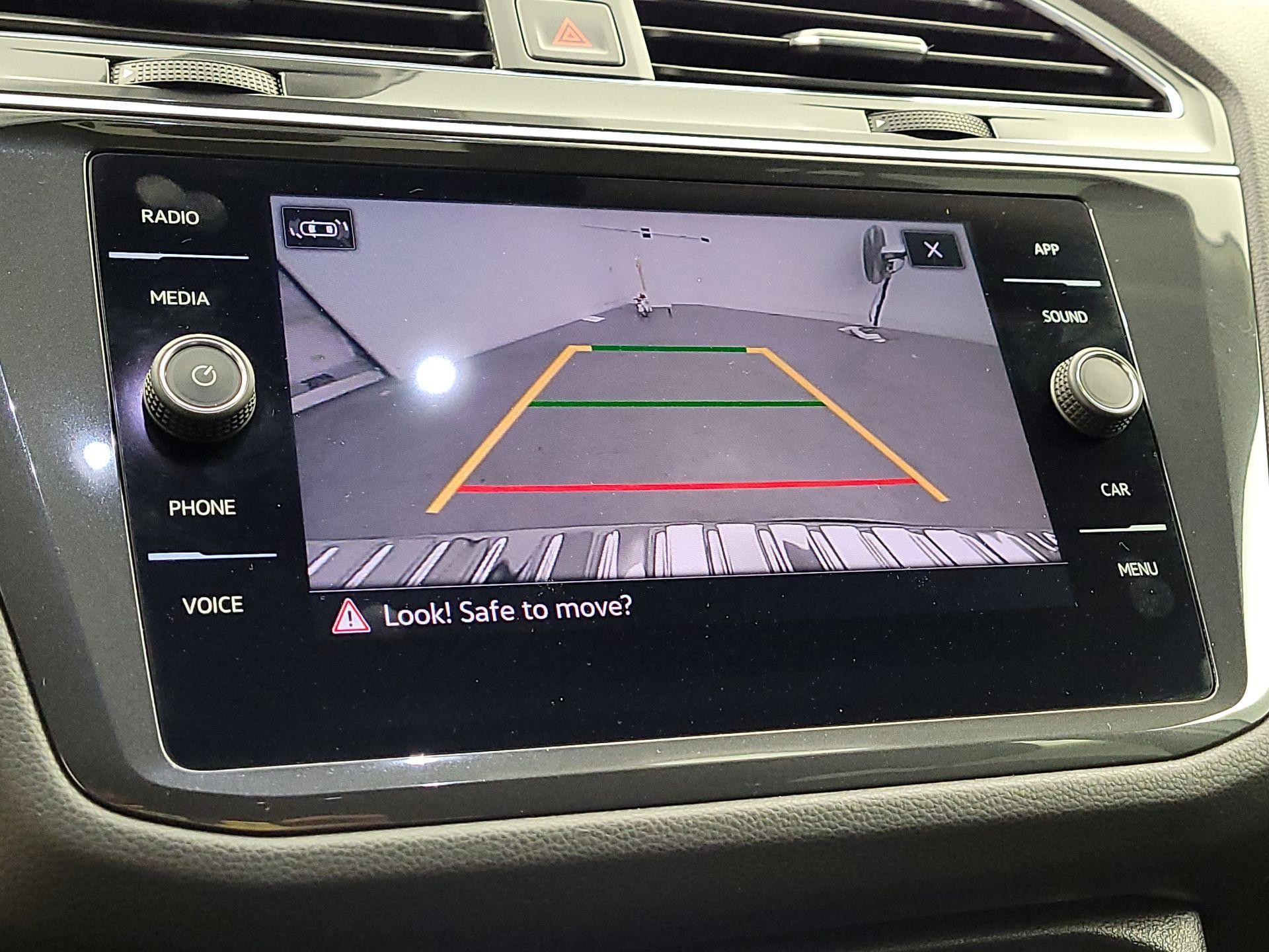 Thumbnail: 2022 Volkswagen Tiguan - 14