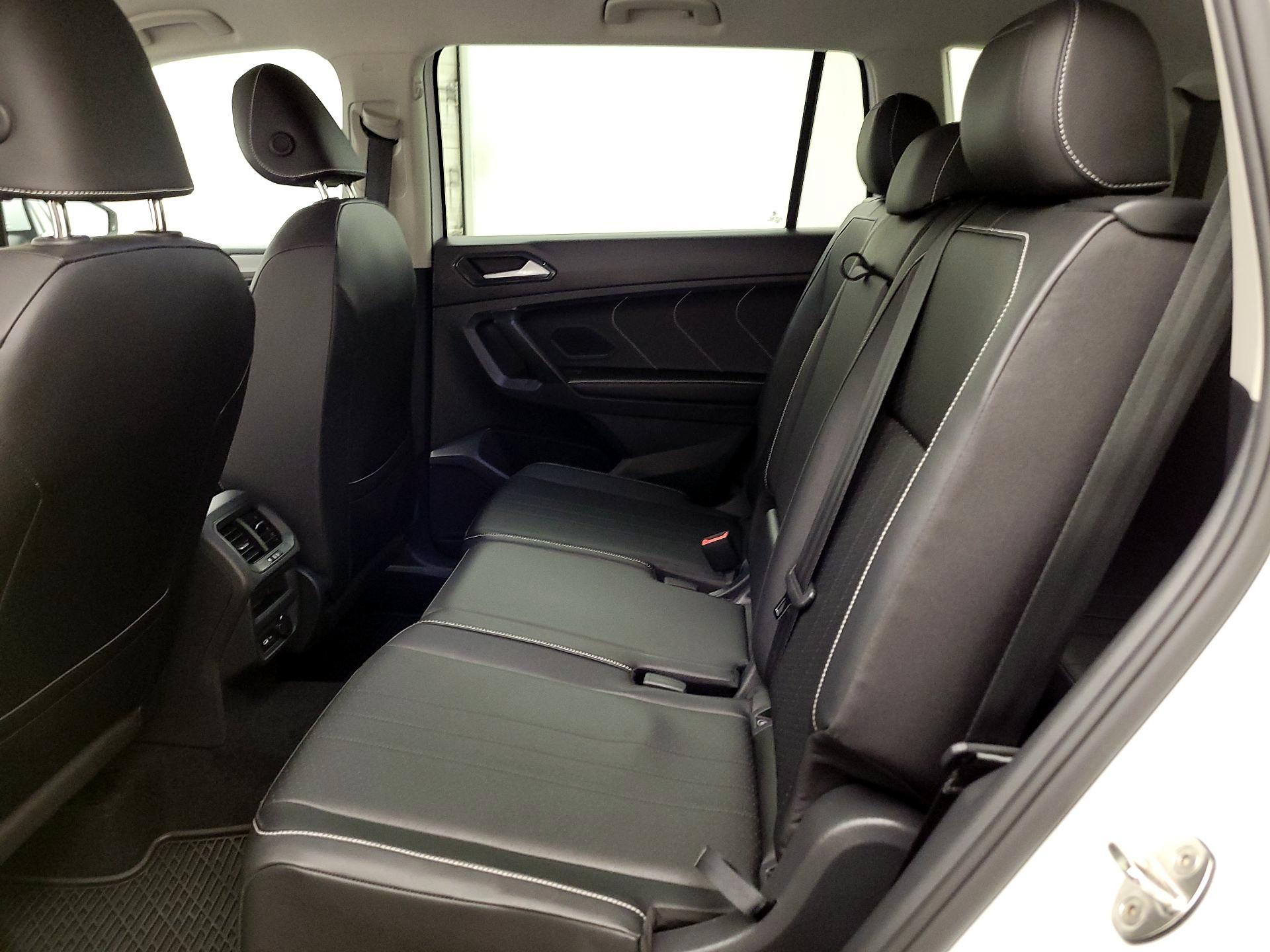 Thumbnail: 2022 Volkswagen Tiguan - 19