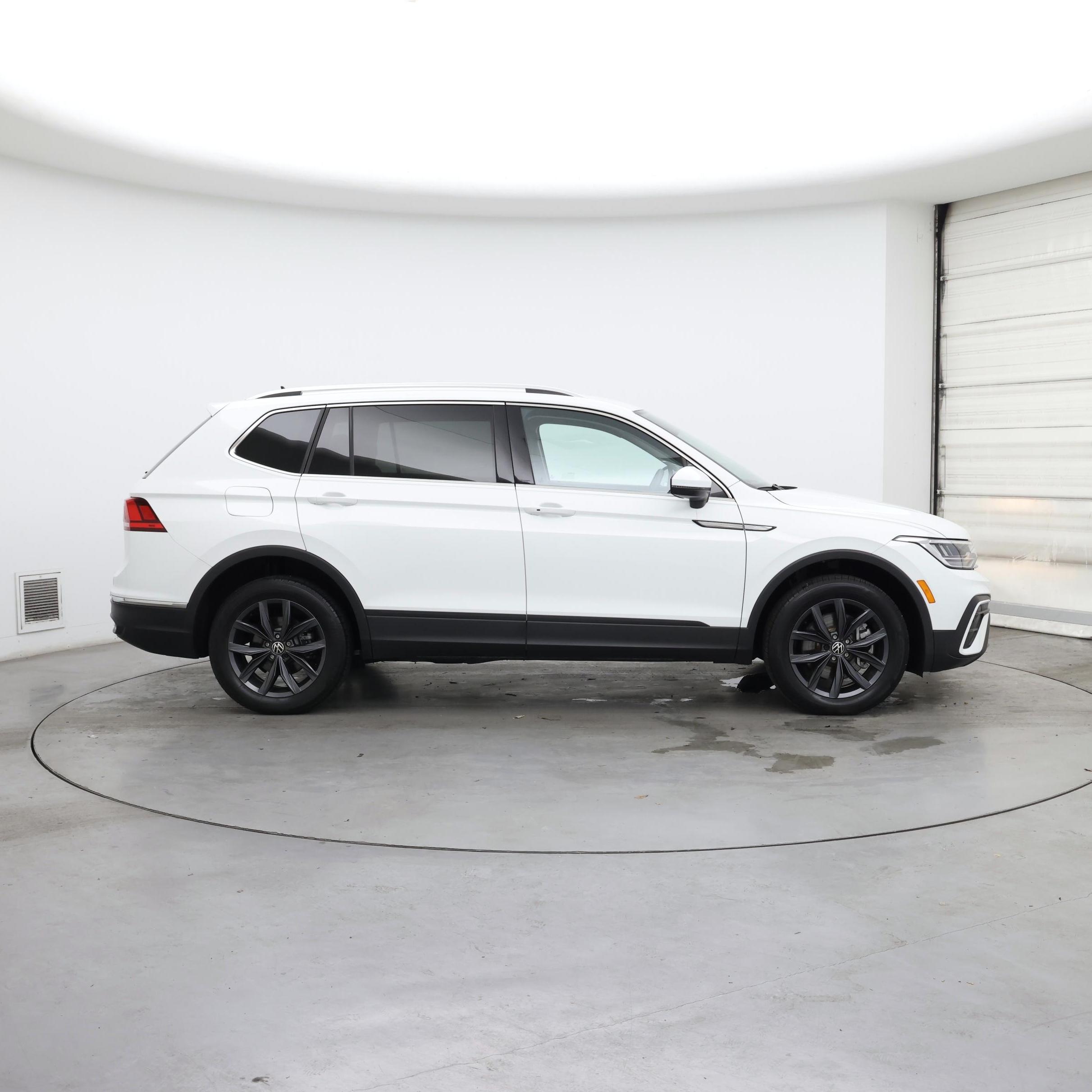 Thumbnail: 2022 Volkswagen Tiguan - 7