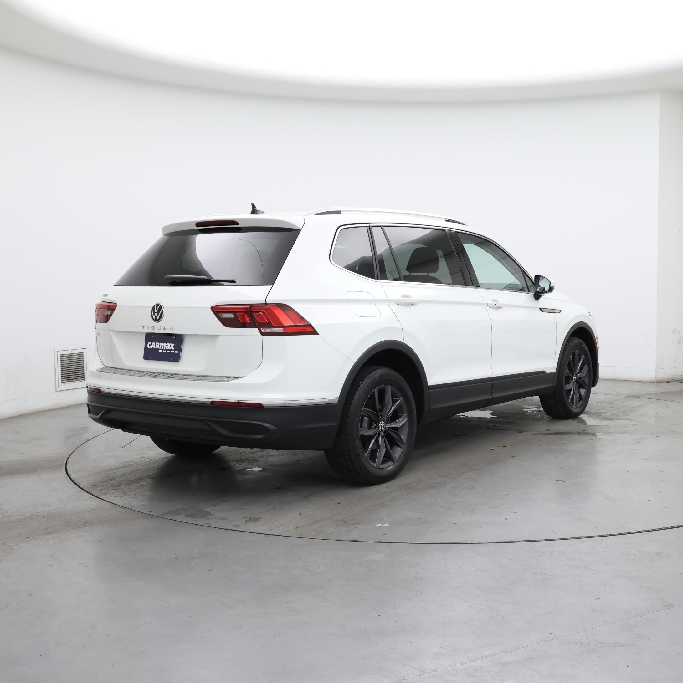 Thumbnail: 2022 Volkswagen Tiguan - 8