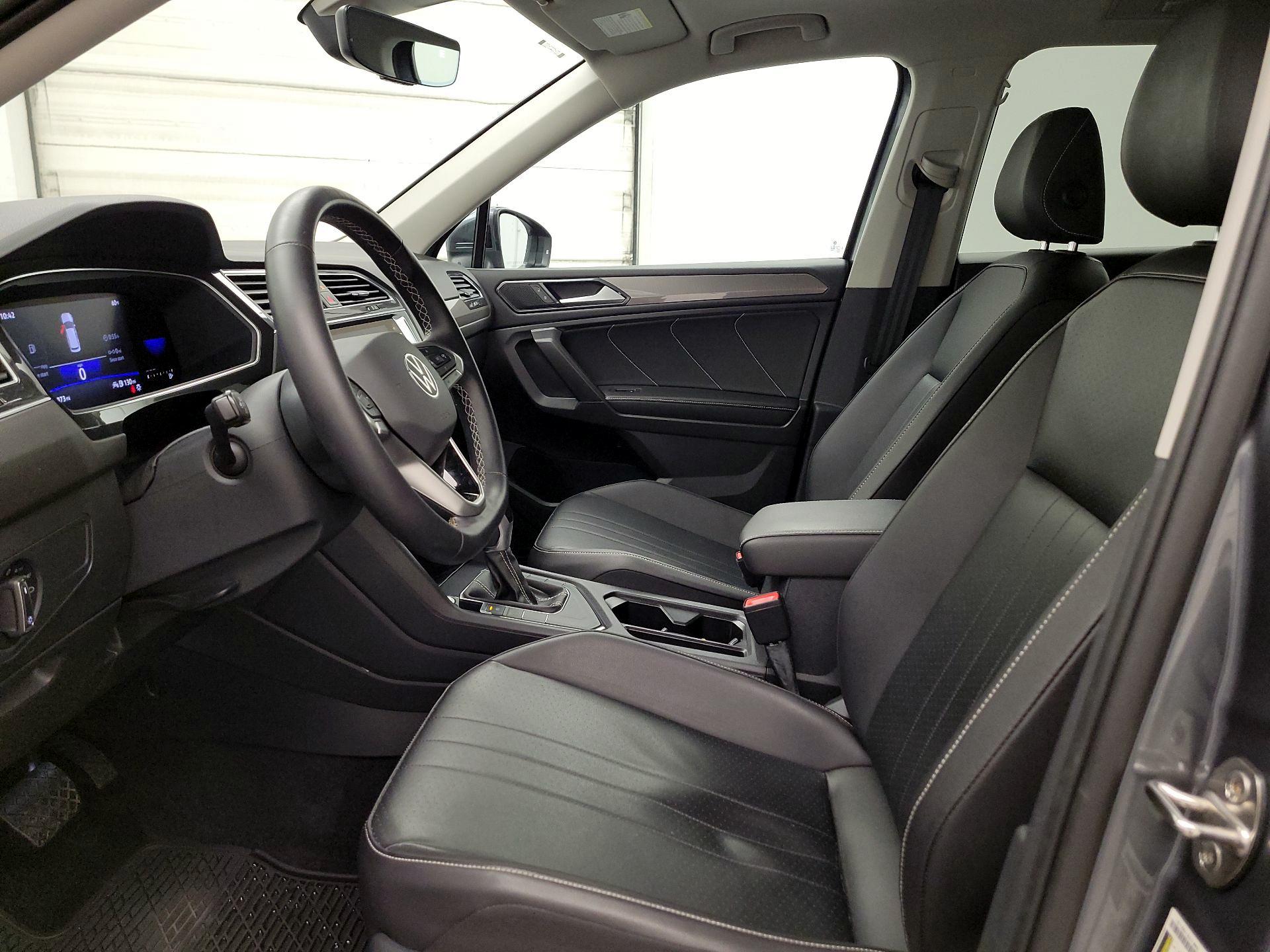 Thumbnail: 2022 Volkswagen Tiguan - 11