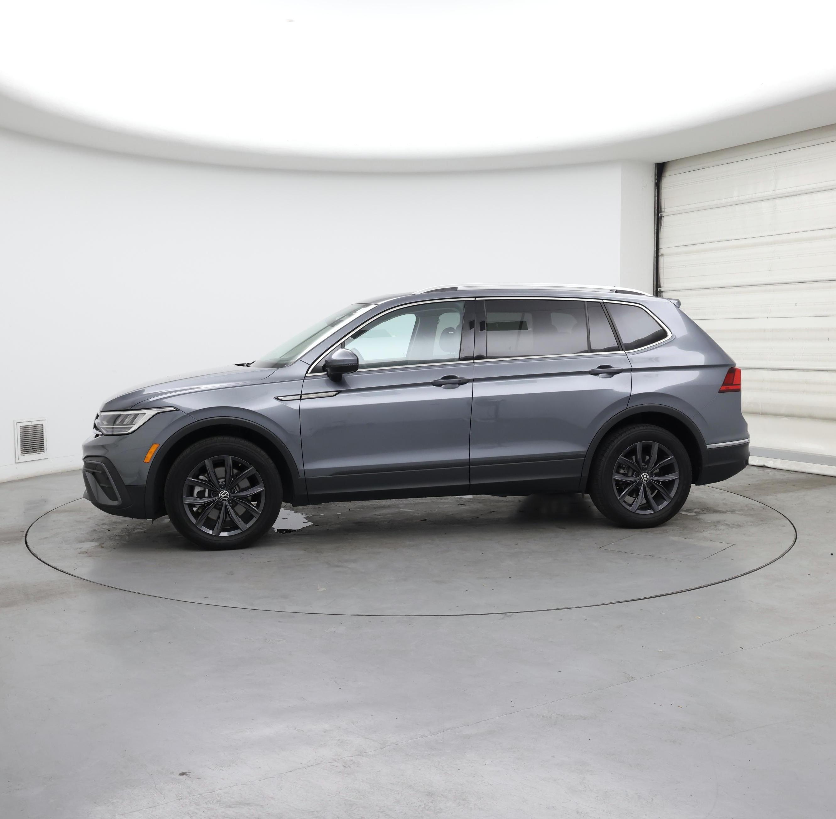 Thumbnail: 2022 Volkswagen Tiguan - 3