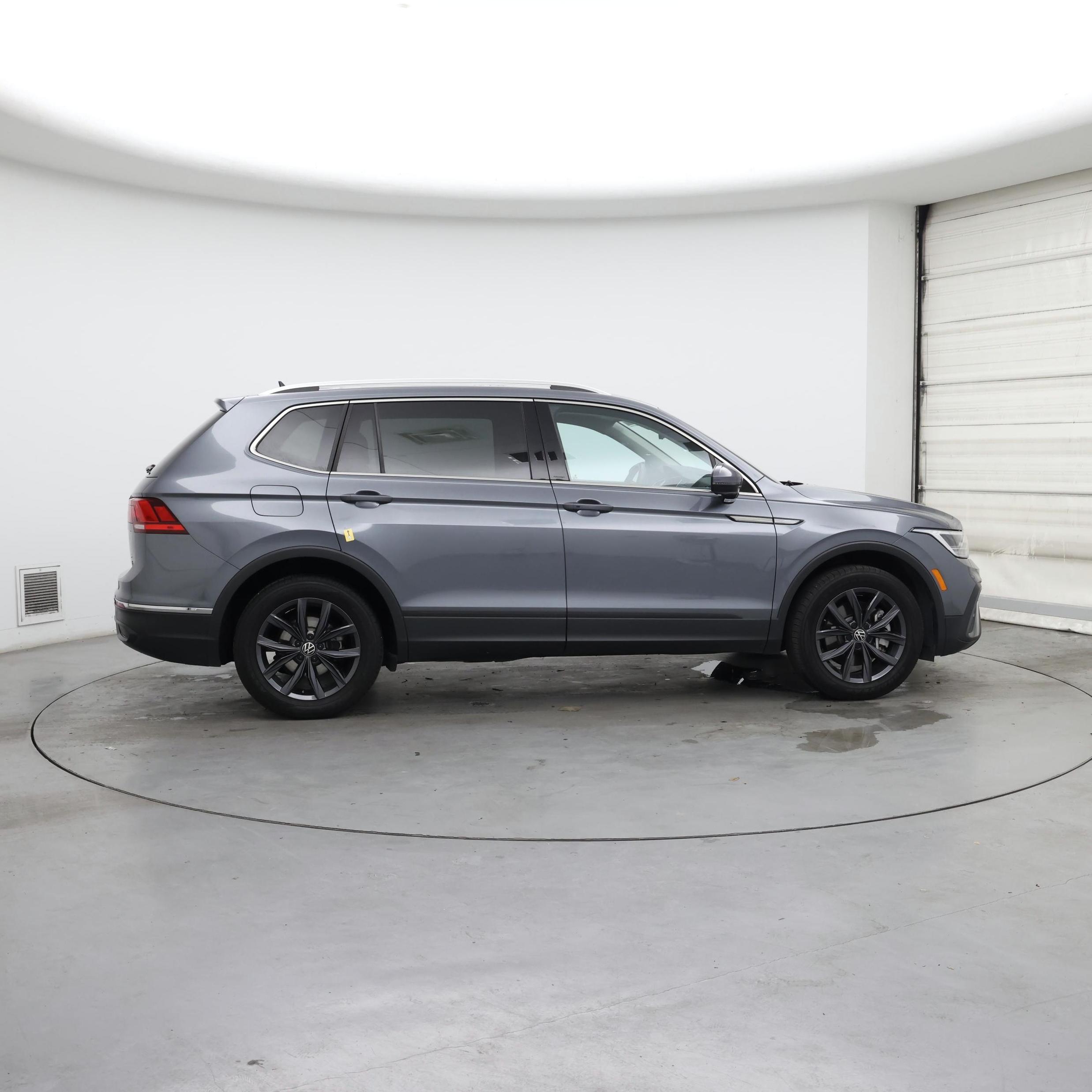 Thumbnail: 2022 Volkswagen Tiguan - 7