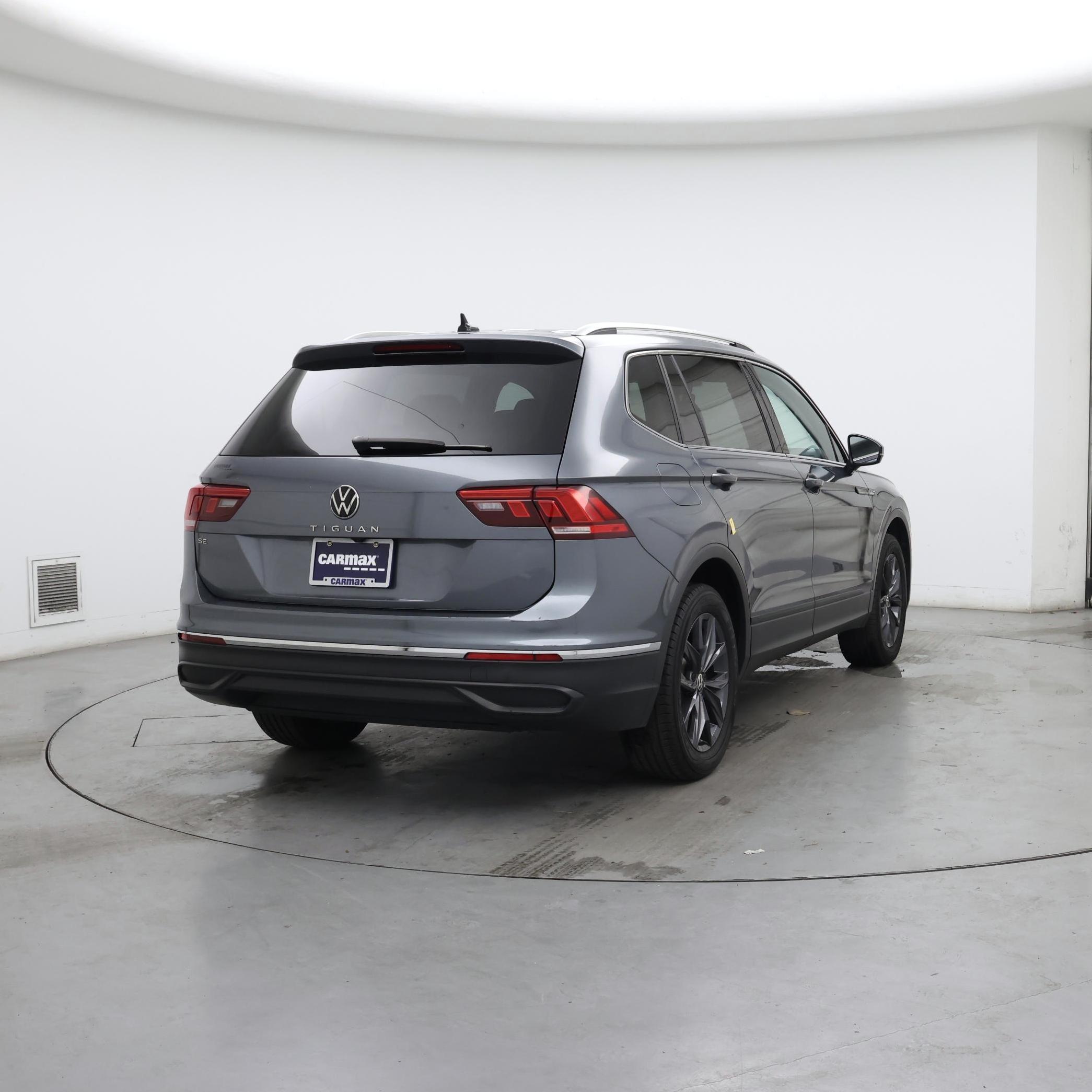 Thumbnail: 2022 Volkswagen Tiguan - 8