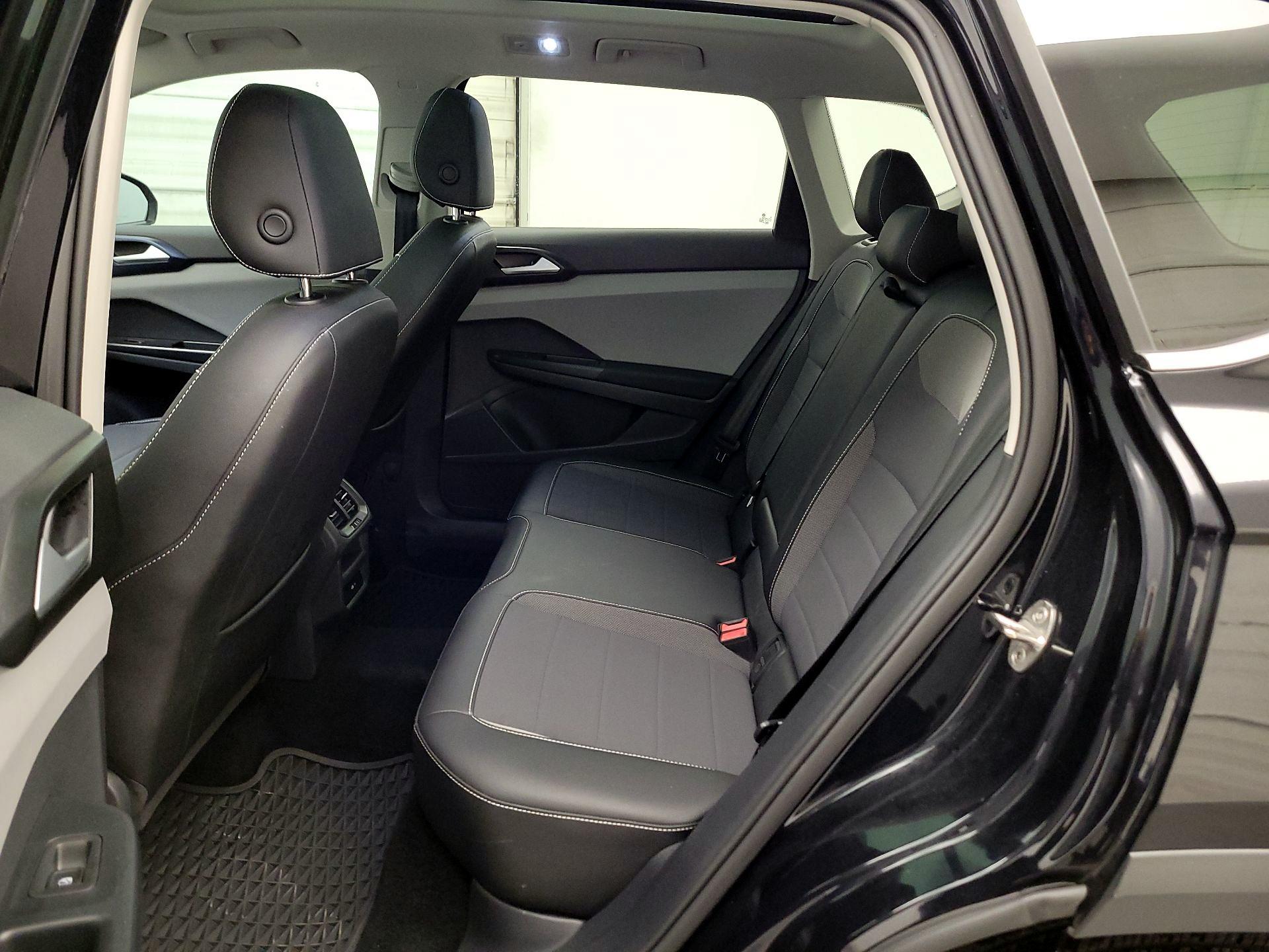 Thumbnail: 2023 Volkswagen Taos - 20