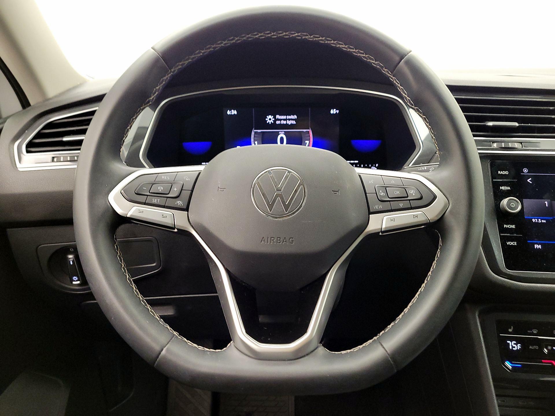 Thumbnail: 2022 Volkswagen Tiguan - 10