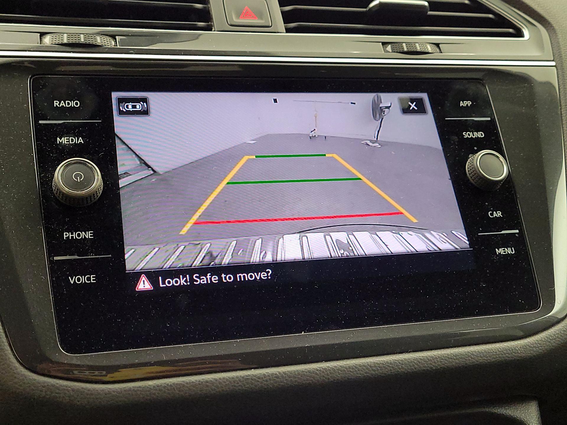 Thumbnail: 2022 Volkswagen Tiguan - 14