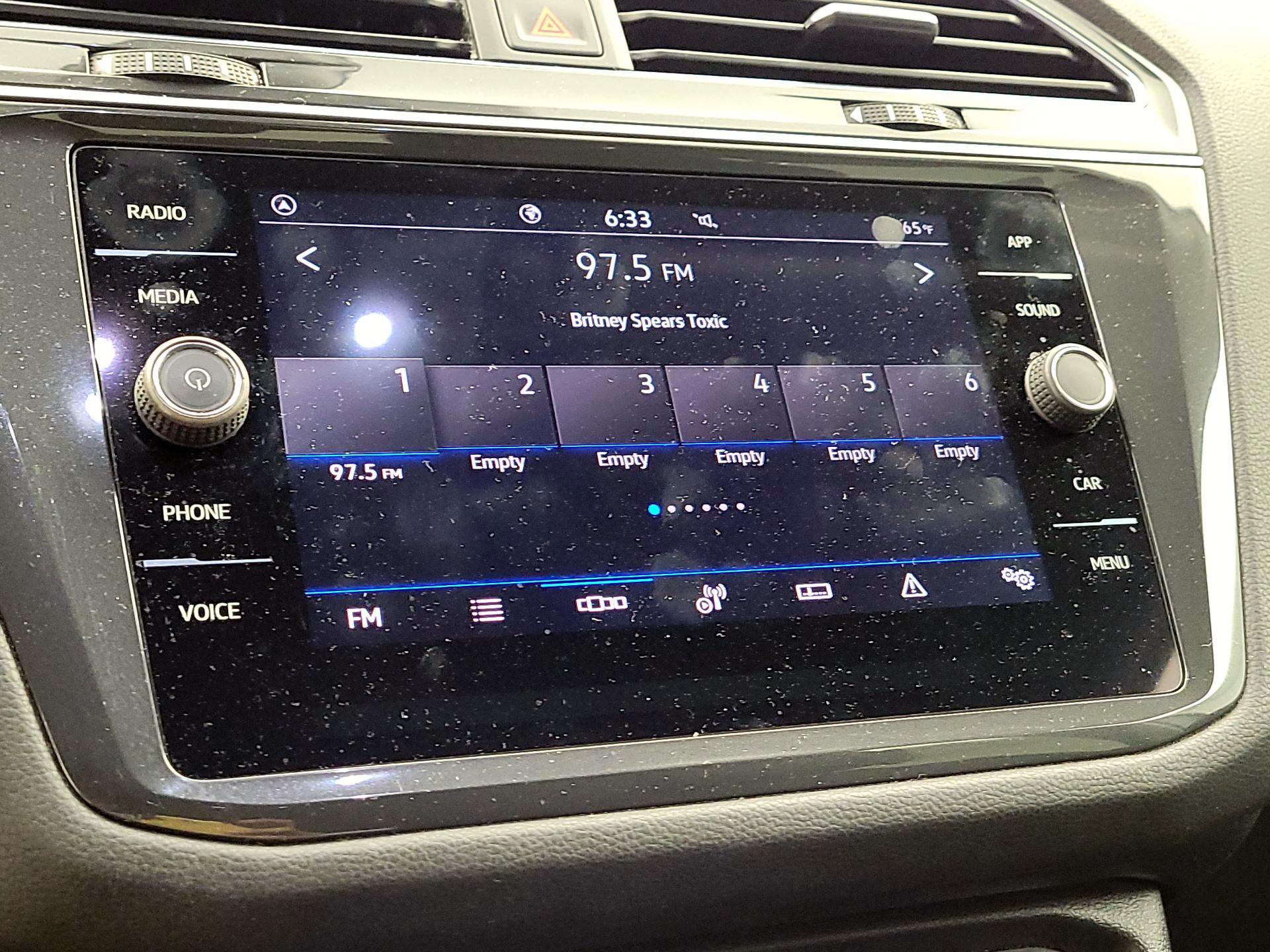 Thumbnail: 2022 Volkswagen Tiguan - 15