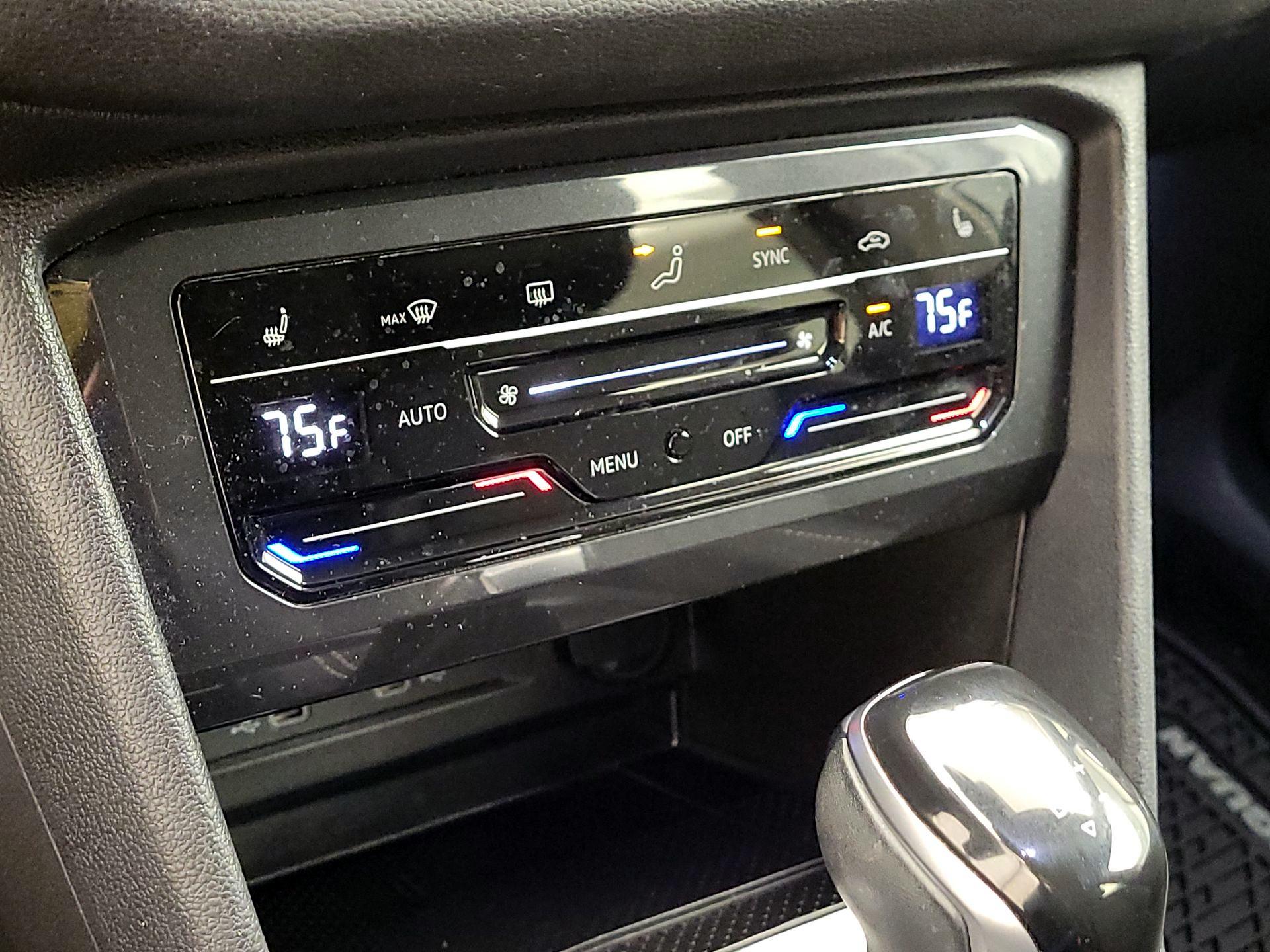 Thumbnail: 2022 Volkswagen Tiguan - 16