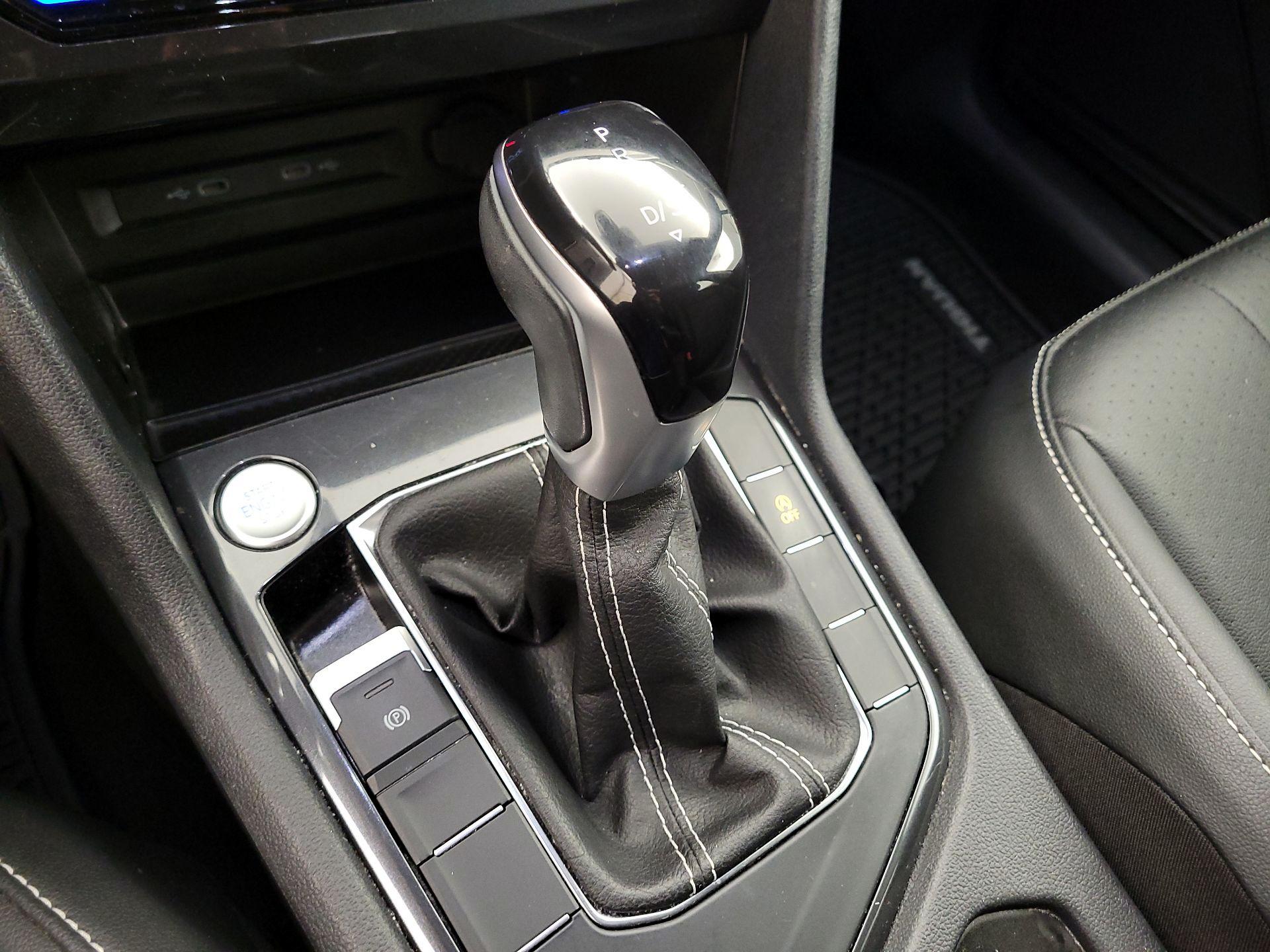 Thumbnail: 2022 Volkswagen Tiguan - 17