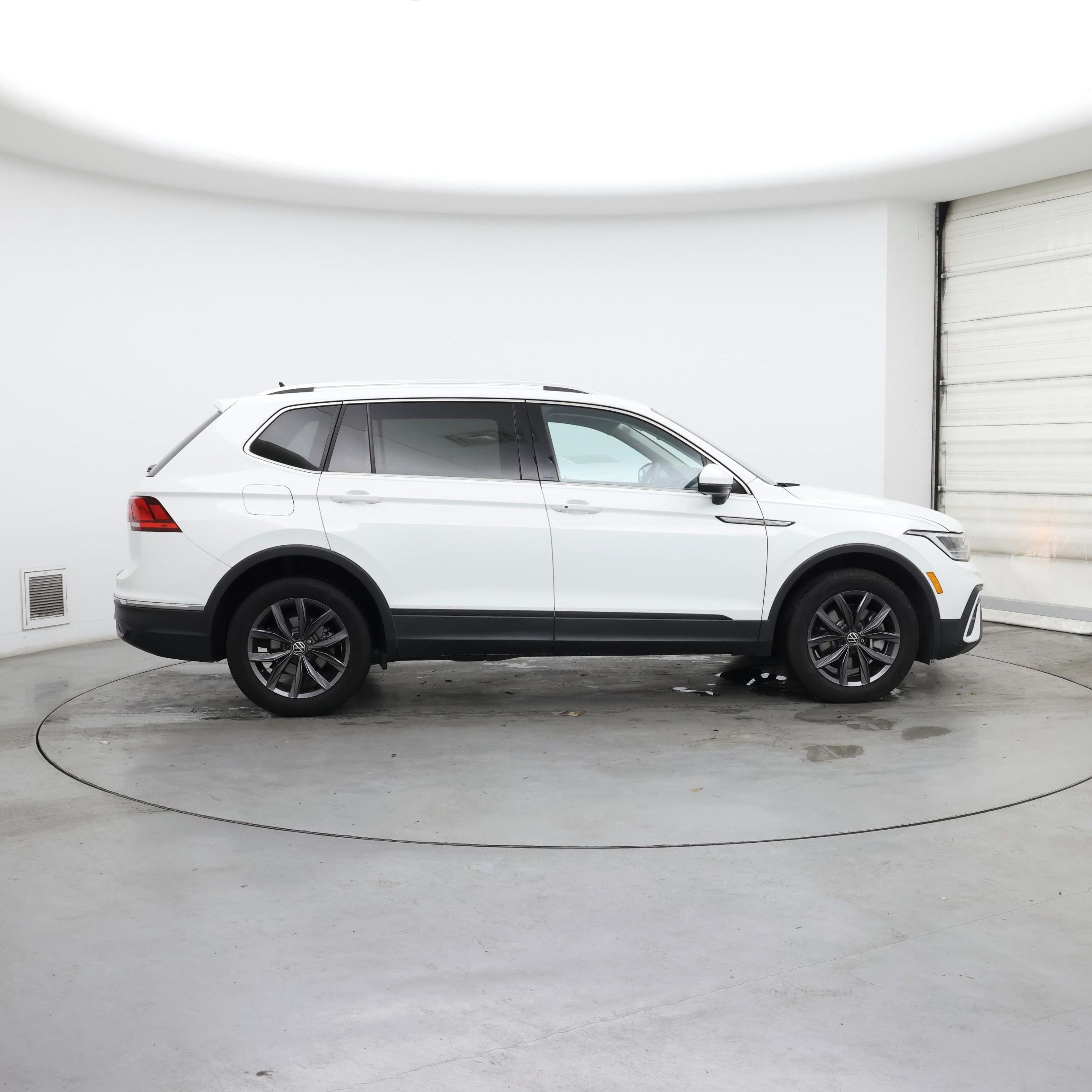 Thumbnail: 2022 Volkswagen Tiguan - 7