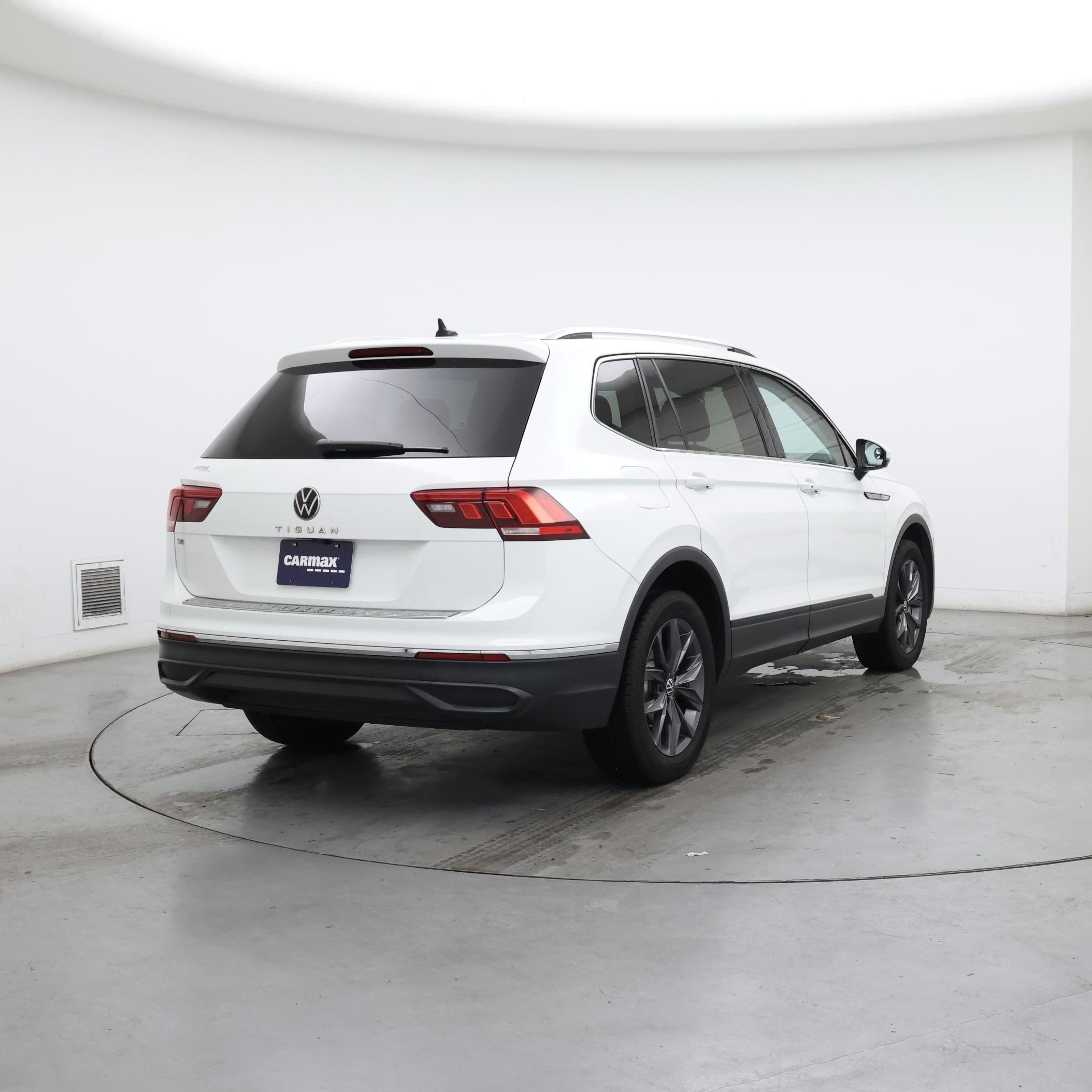 Thumbnail: 2022 Volkswagen Tiguan - 8