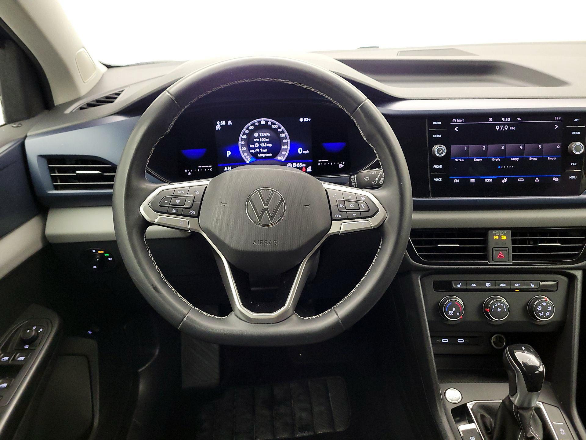 Thumbnail: 2022 Volkswagen Taos - 10