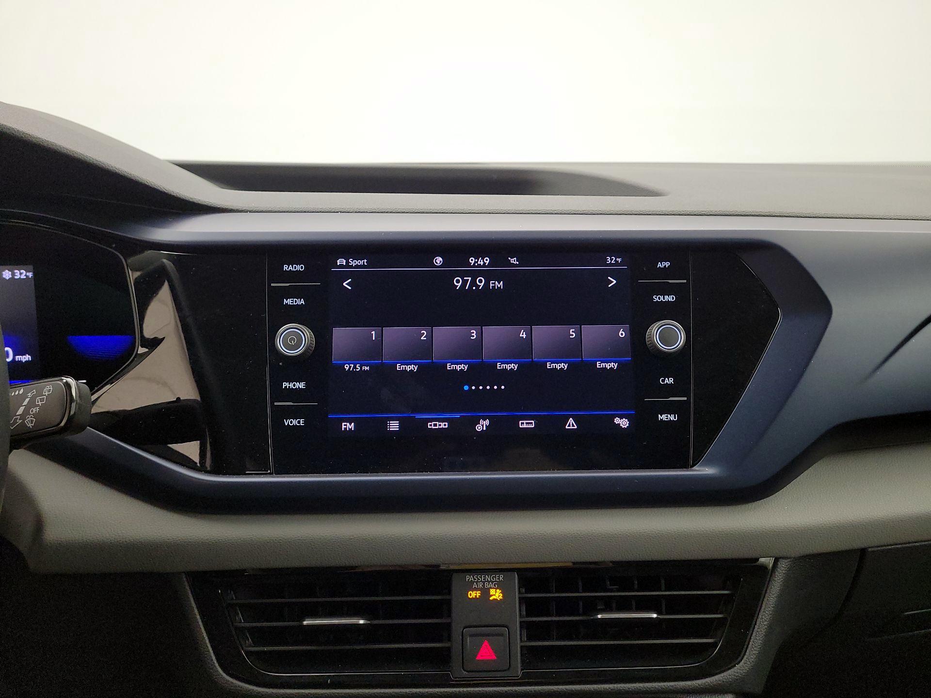 Thumbnail: 2022 Volkswagen Taos - 15