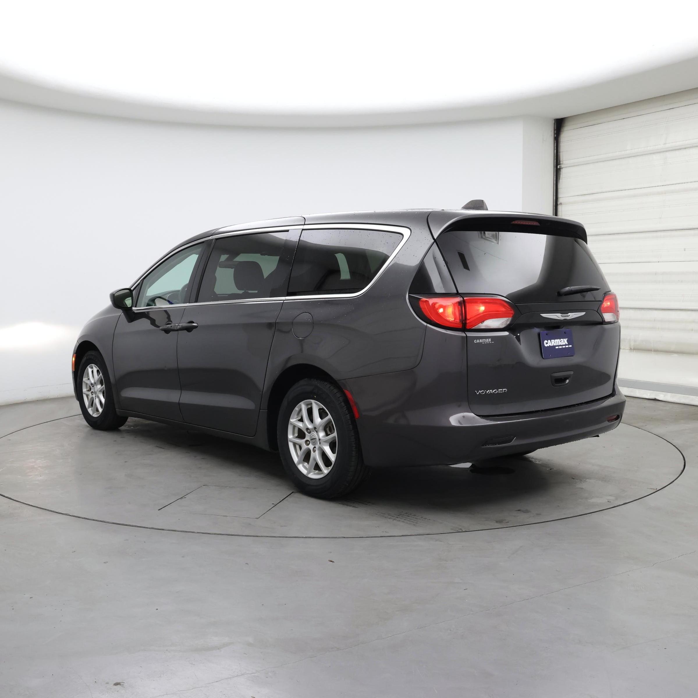 Thumbnail: 2022 Chrysler Voyager - 2